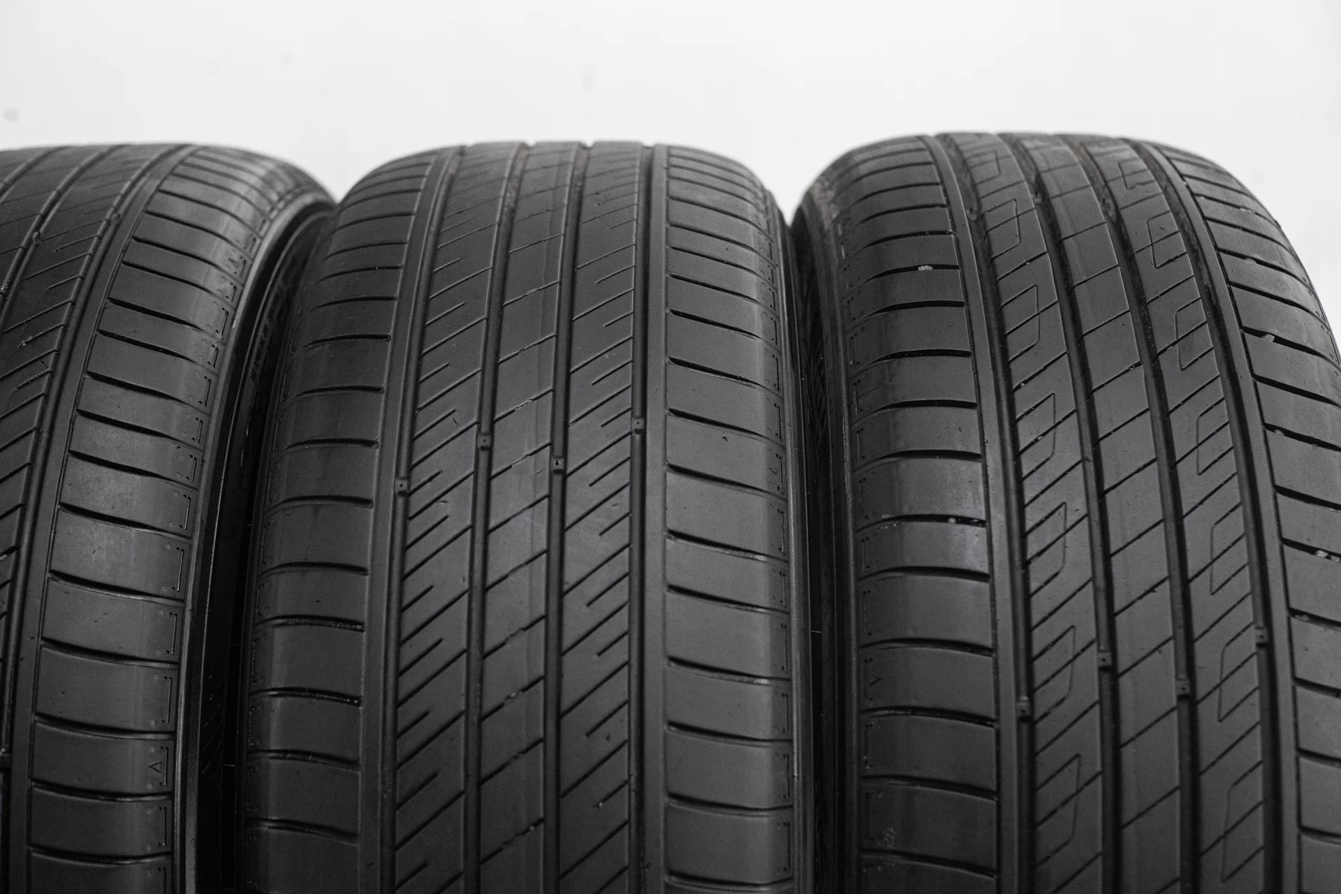 Kumho Solus HS63 225/55 R18 98V - миниатюра 4