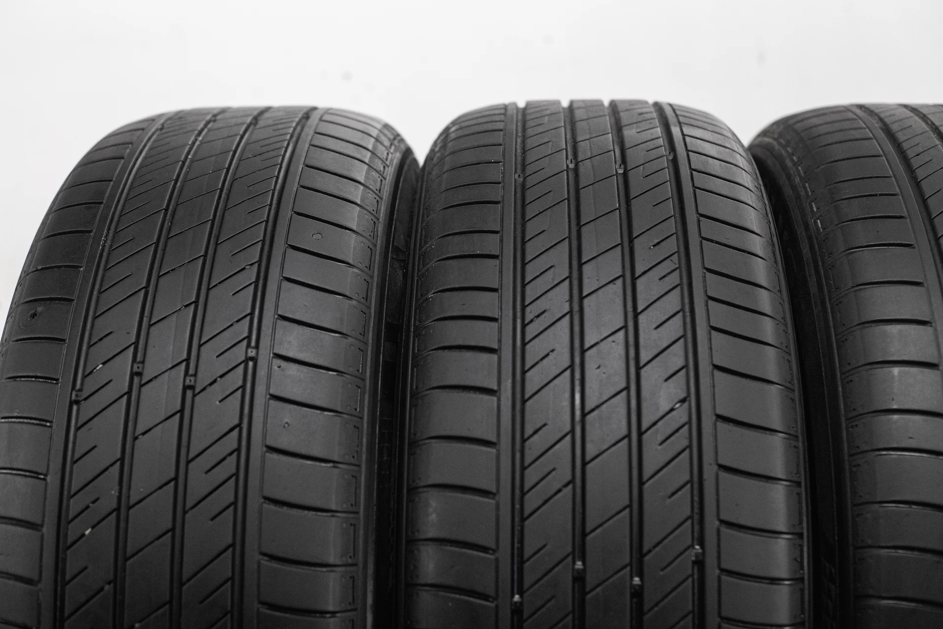 Kumho Solus HS63 225/55 R18 98V - миниатюра 5