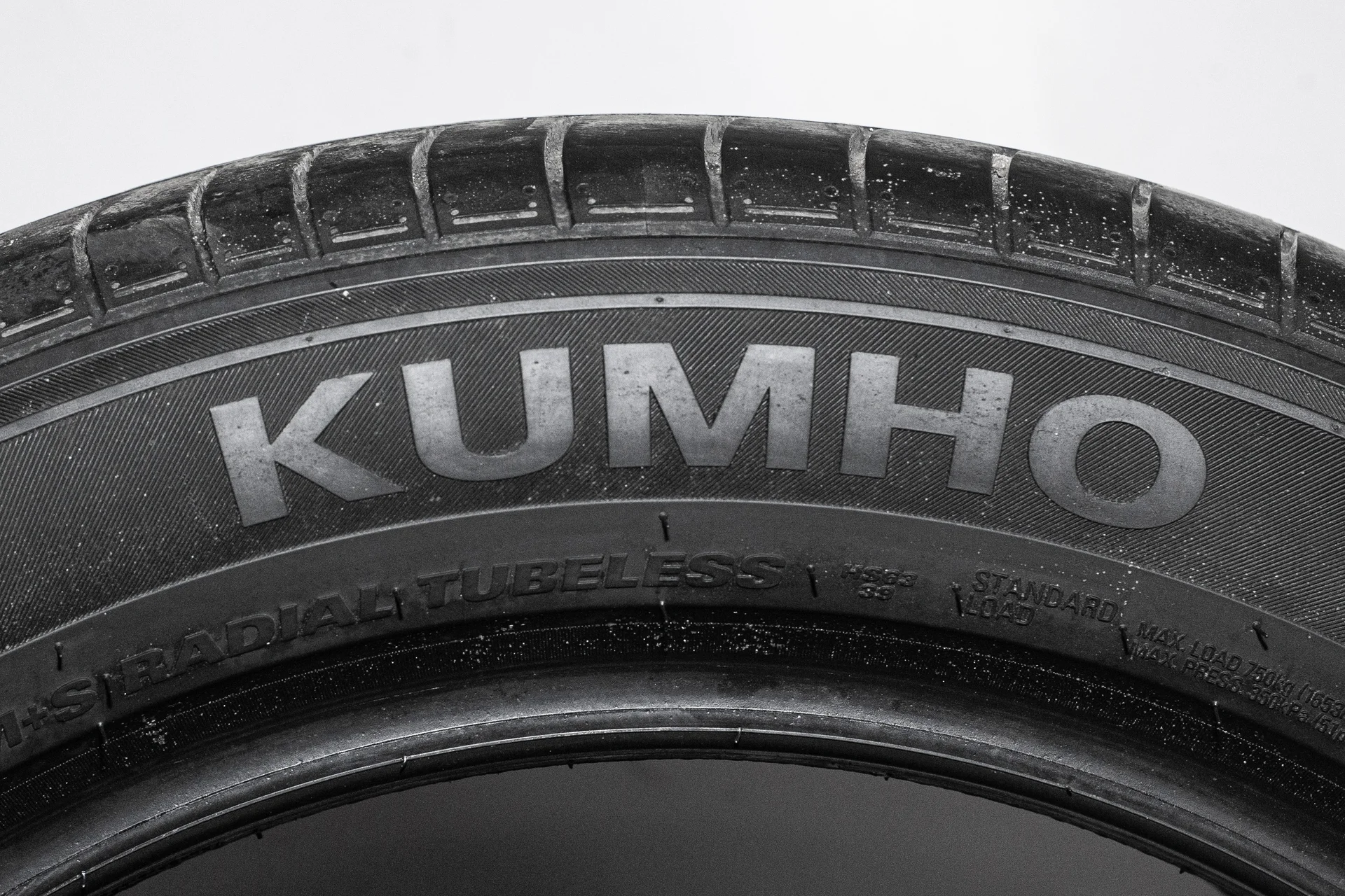 Kumho Solus HS63 225/55 R18 98V - миниатюра 9