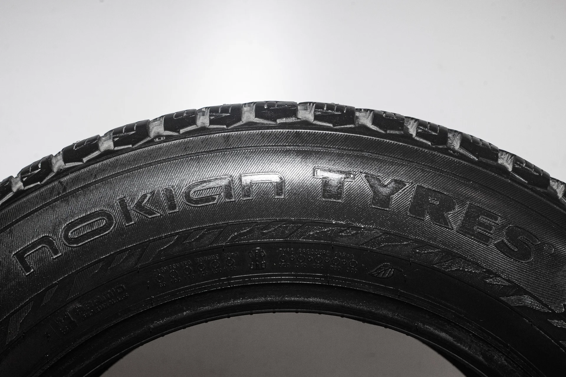 Nokian Hakkapeliitta 9 SUV 225/65 R17 106T - миниатюра 6
