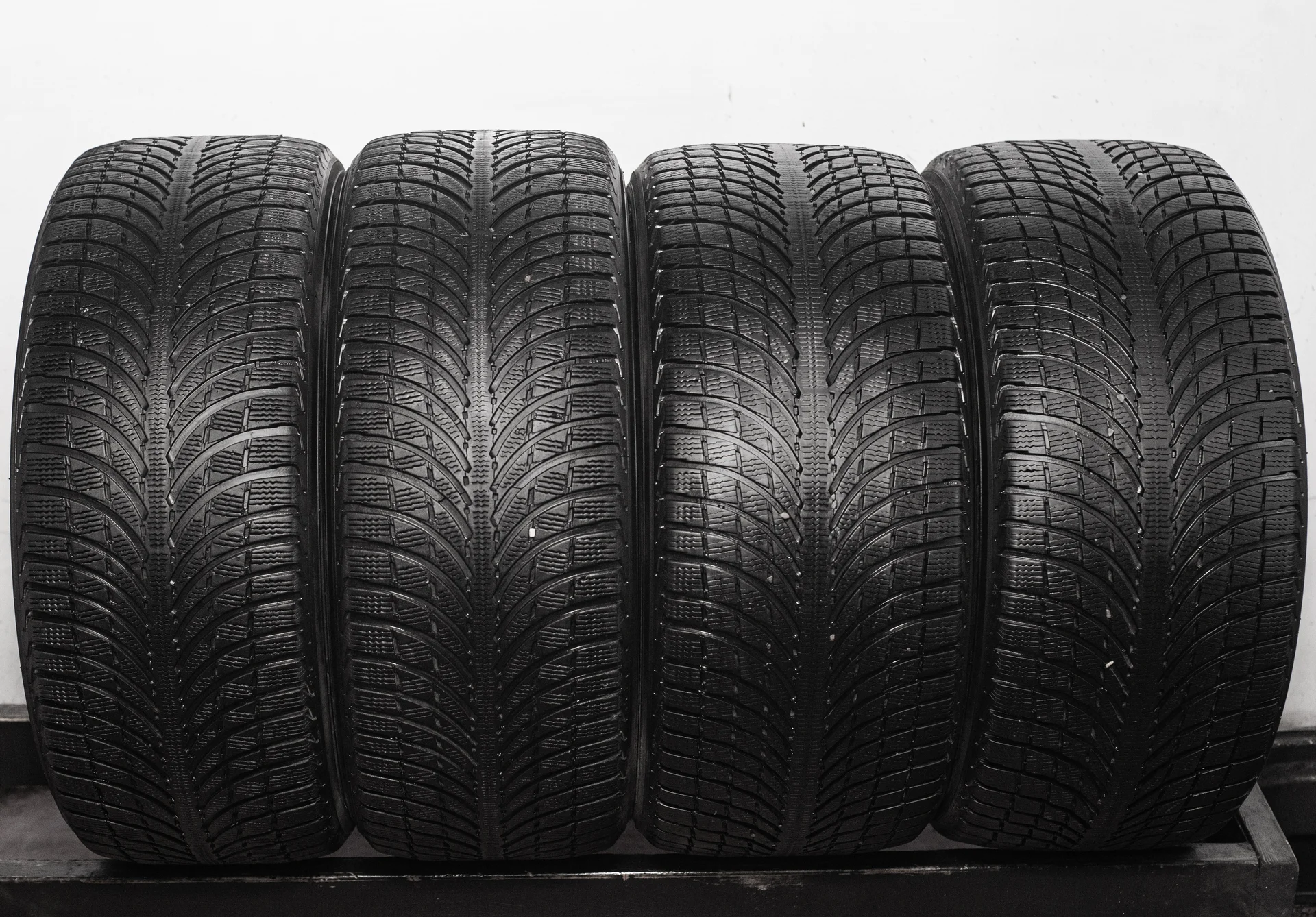 Michelin Latitude Alpin LA2 255/45 R20 105V и 275/40 R20 106V