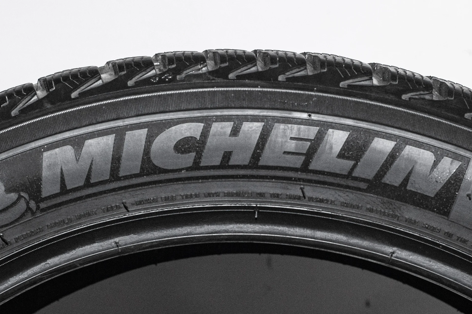Michelin Latitude Alpin LA2 255/45 R20 105V и 275/40 R20 106V - миниатюра 8