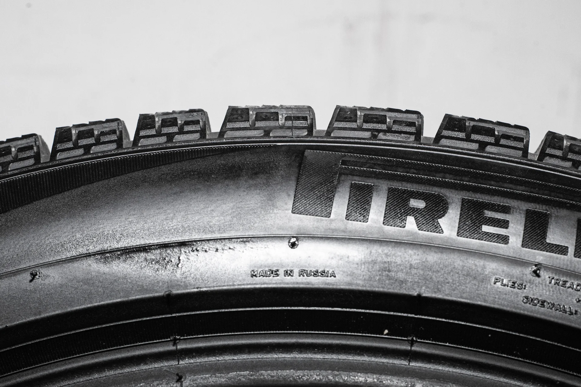 Pirelli Ice Zero FR 255/45 R20 105H - миниатюра 10