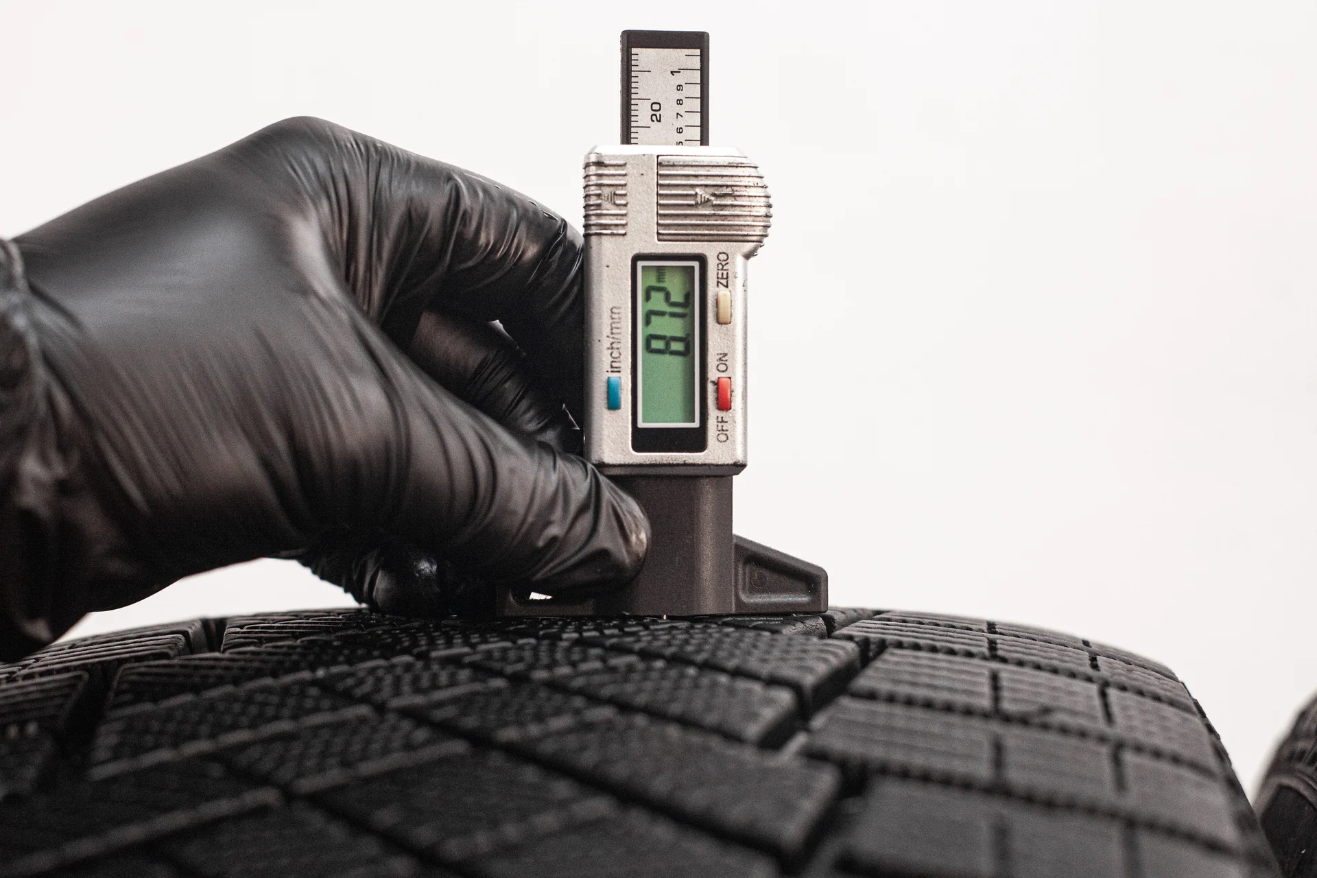 Pirelli Ice Zero FR 255/45 R20 105H - миниатюра 2