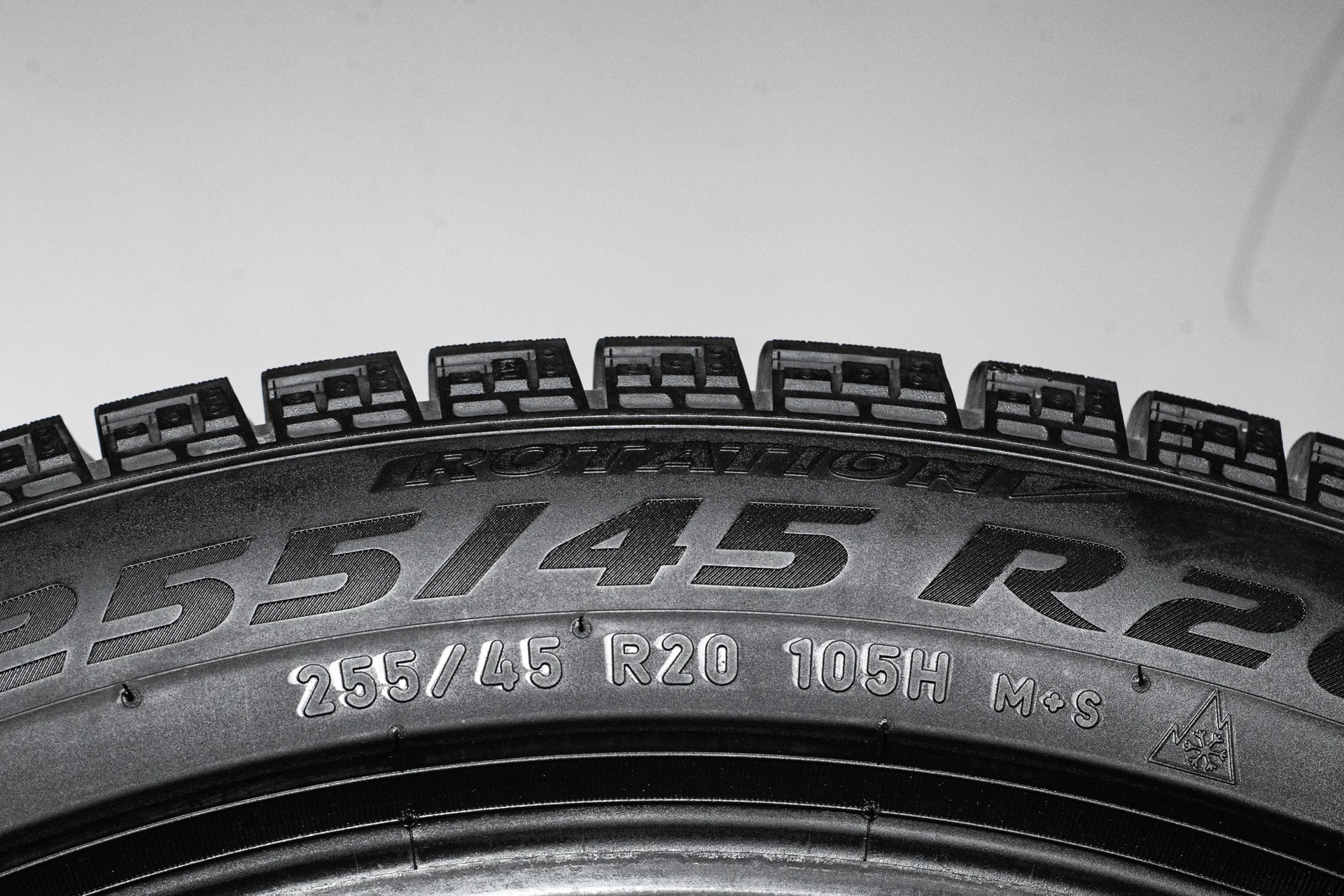 Pirelli Ice Zero FR 255/45 R20 105H - миниатюра 8