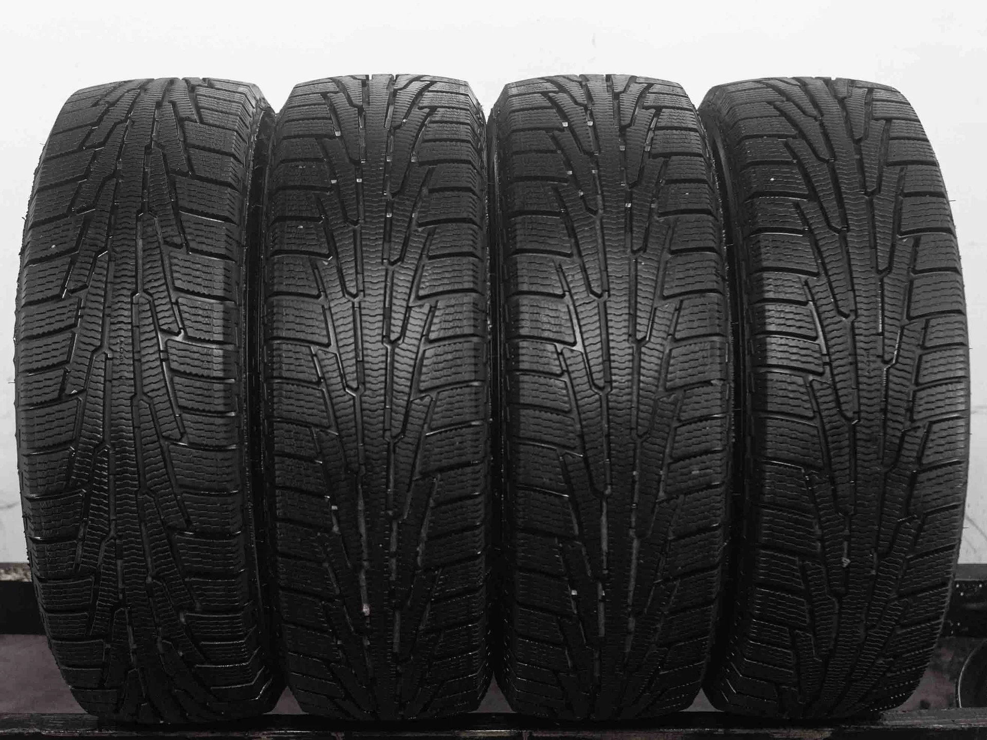 Ikon Character Snow 2 SUV 225/60 R18 104R XL