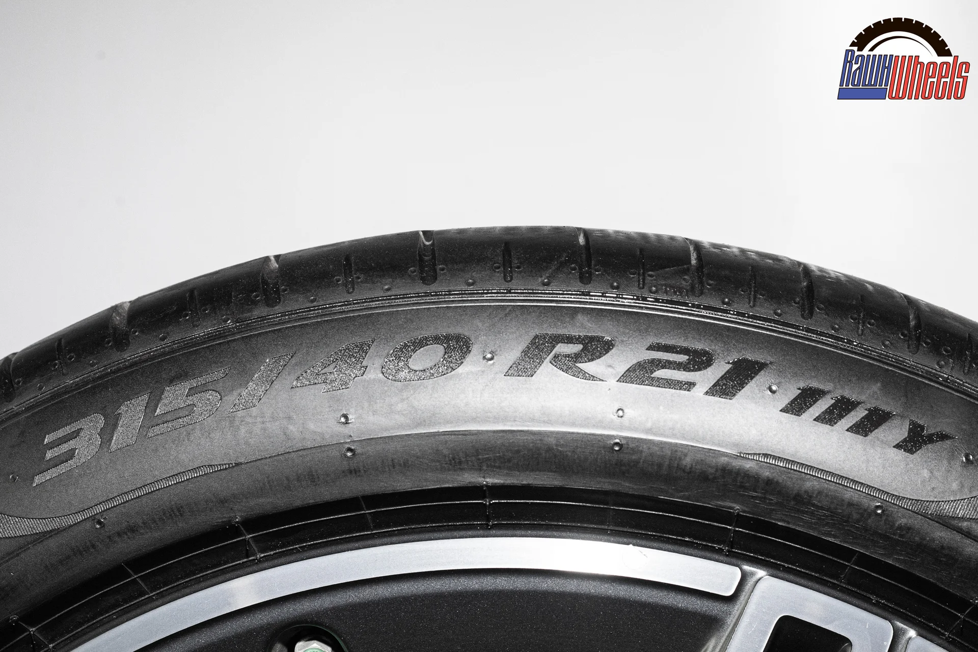 Pirelli P ZERO (PZ4) 275/45 R21 107Y и 315/40 R21 111Y - миниатюра 9