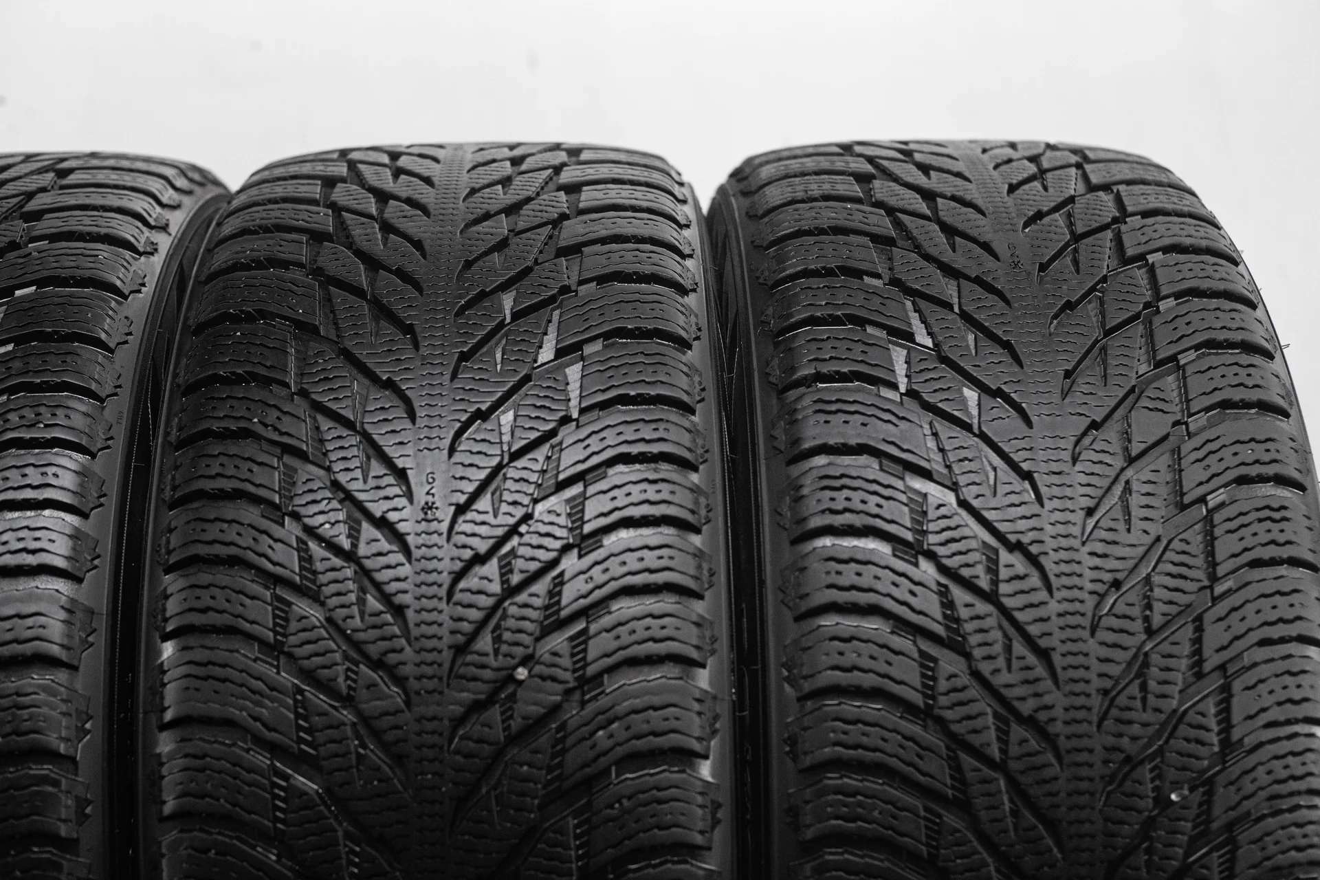 Nokian Hakkapeliitta R2 SUV 255/45 R19 104R - миниатюра 4