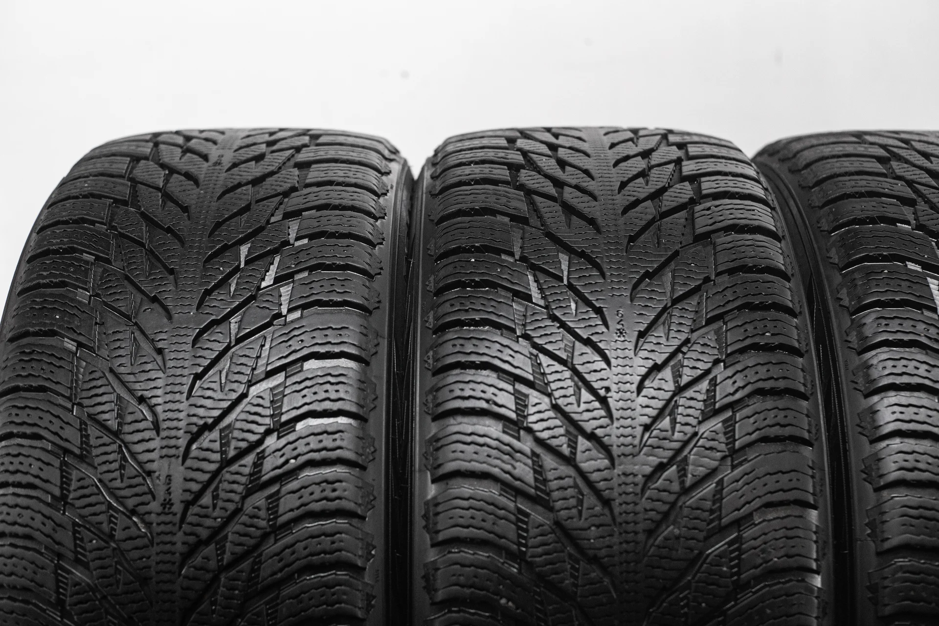 Nokian Hakkapeliitta R2 SUV 255/45 R19 104R - миниатюра 5