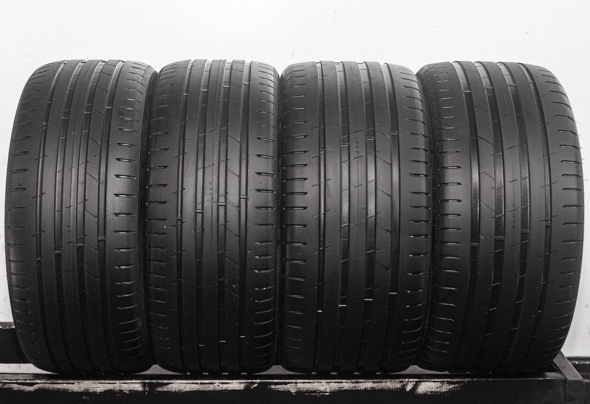 Nokian Hakka Black 2 245/40 R19 98Y XL и 275/35 r19 100Y