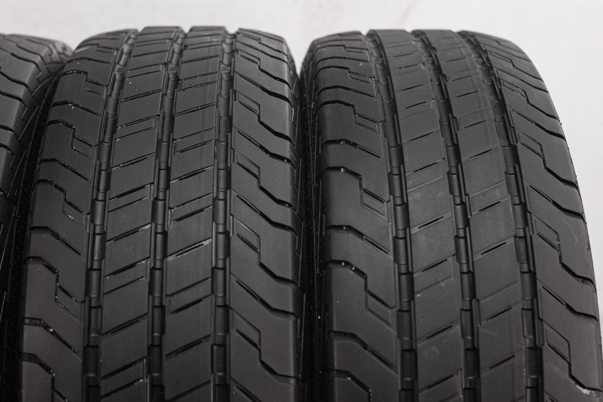 Continental ContiVanContact 100 215/60 R17C 109/107T - миниатюра 4