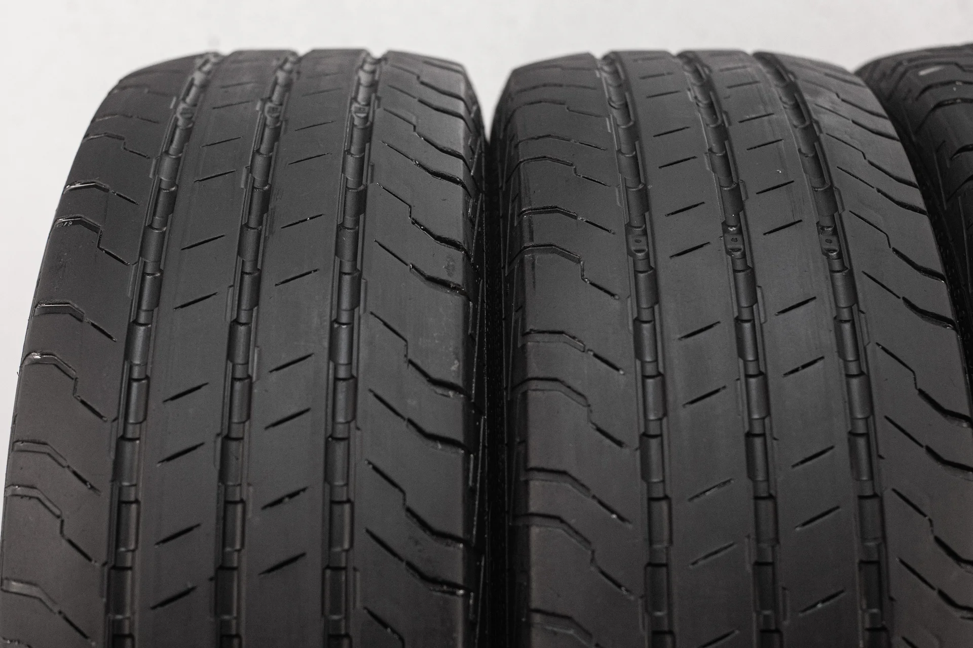Continental ContiVanContact 100 215/60 R17C 109/107T - миниатюра 5