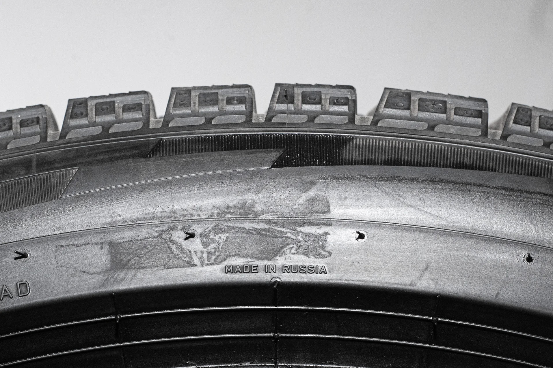 Pirelli Ice Zero FR 265/40 R22 106H - миниатюра 10