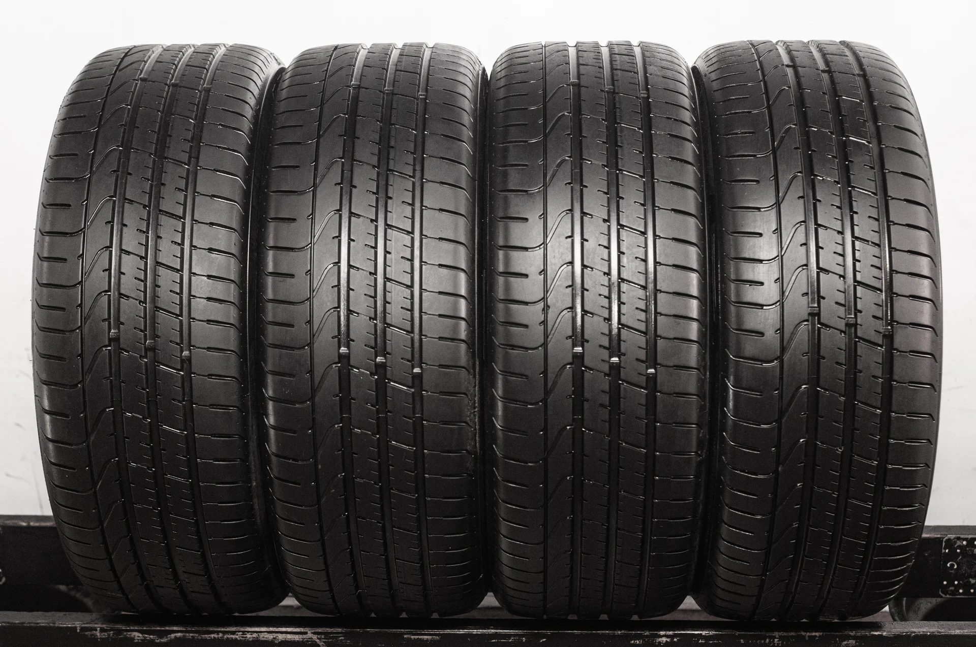 Pirelli PZero 245/40 R20 99Y - изображение 1