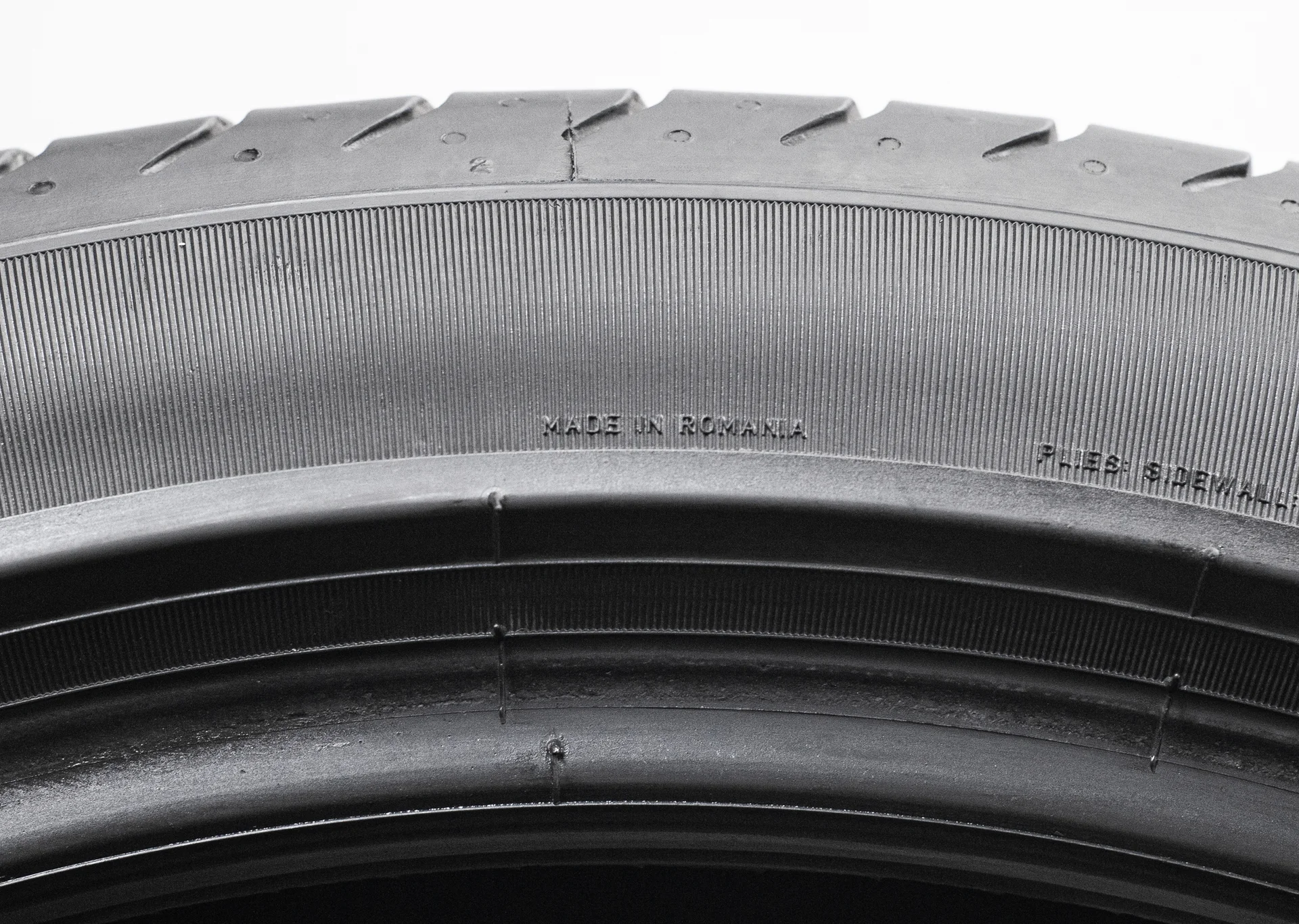 Pirelli PZero 245/40 R20 99Y - миниатюра 10