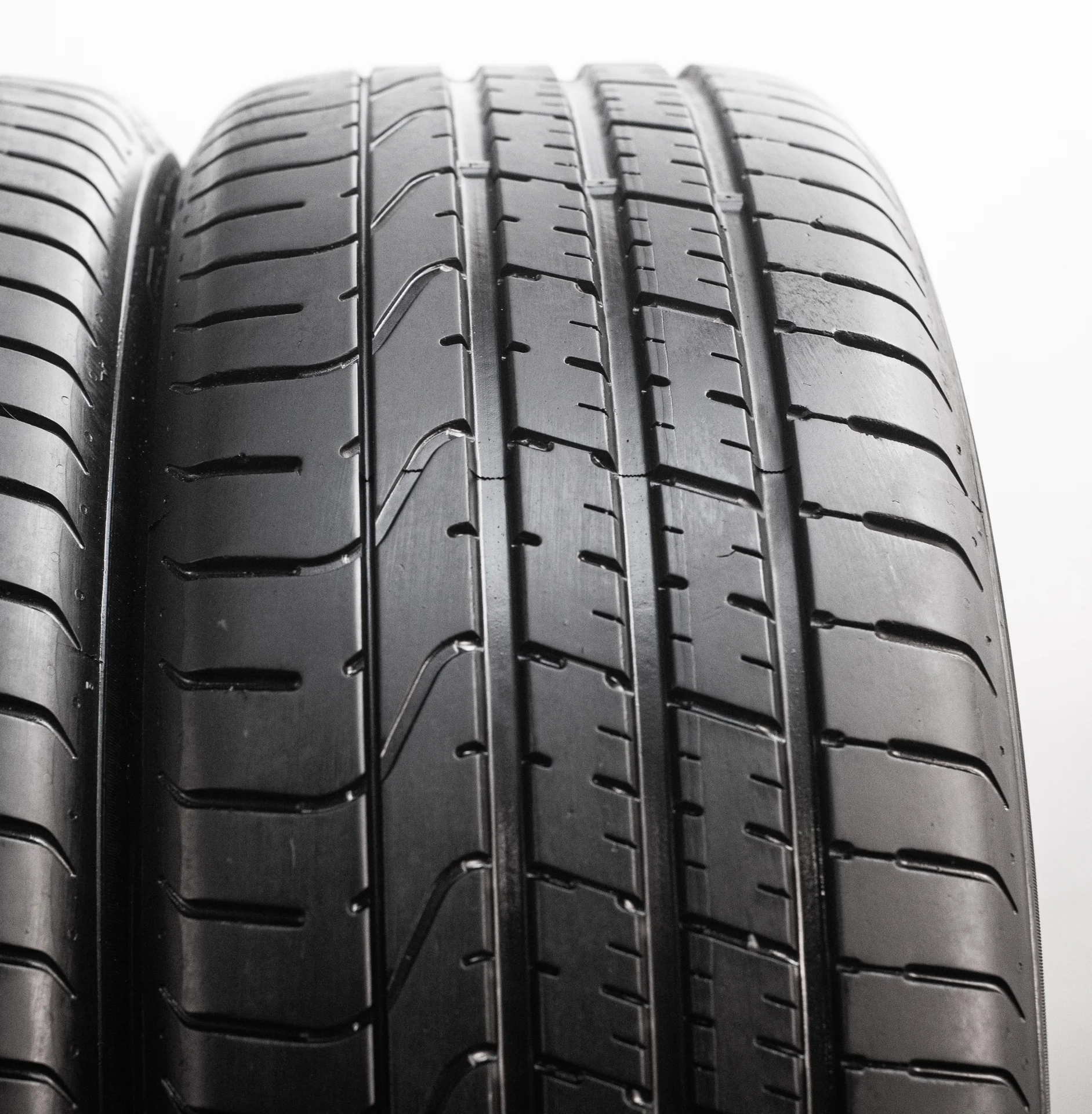 Pirelli PZero 245/40 R20 99Y - миниатюра 3