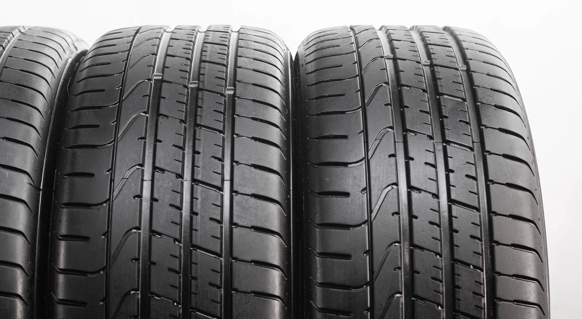Pirelli PZero 245/40 R20 99Y - миниатюра 4