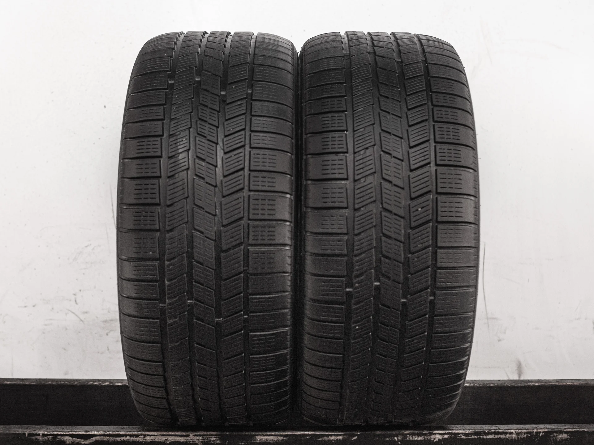 [2] Pirelli Scorpion Ice & Snow 275/40 R20 106V RF
