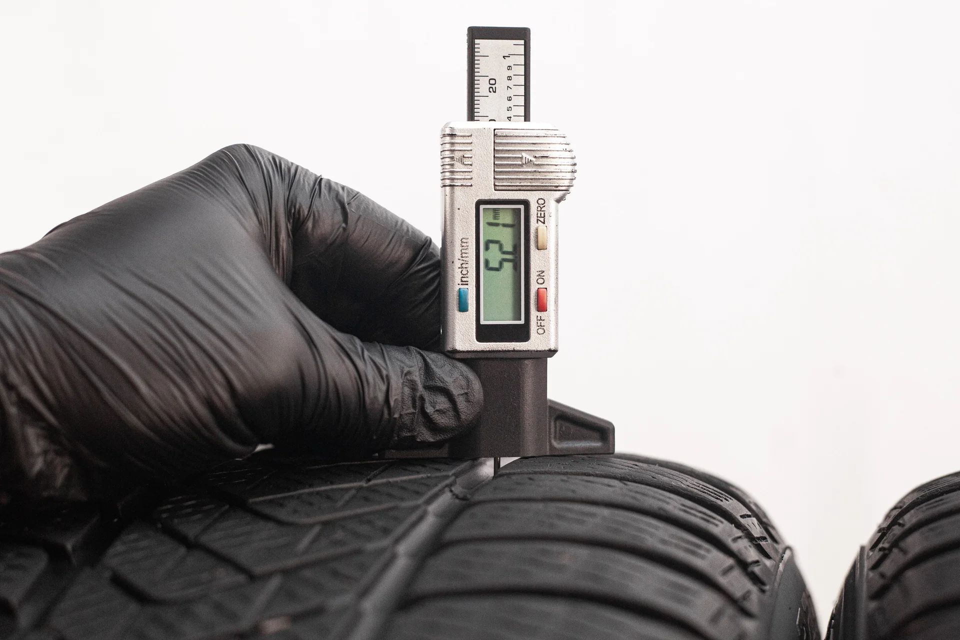 Pirelli Winter Sottozero III 225/50 R17 98H RF - миниатюра 2