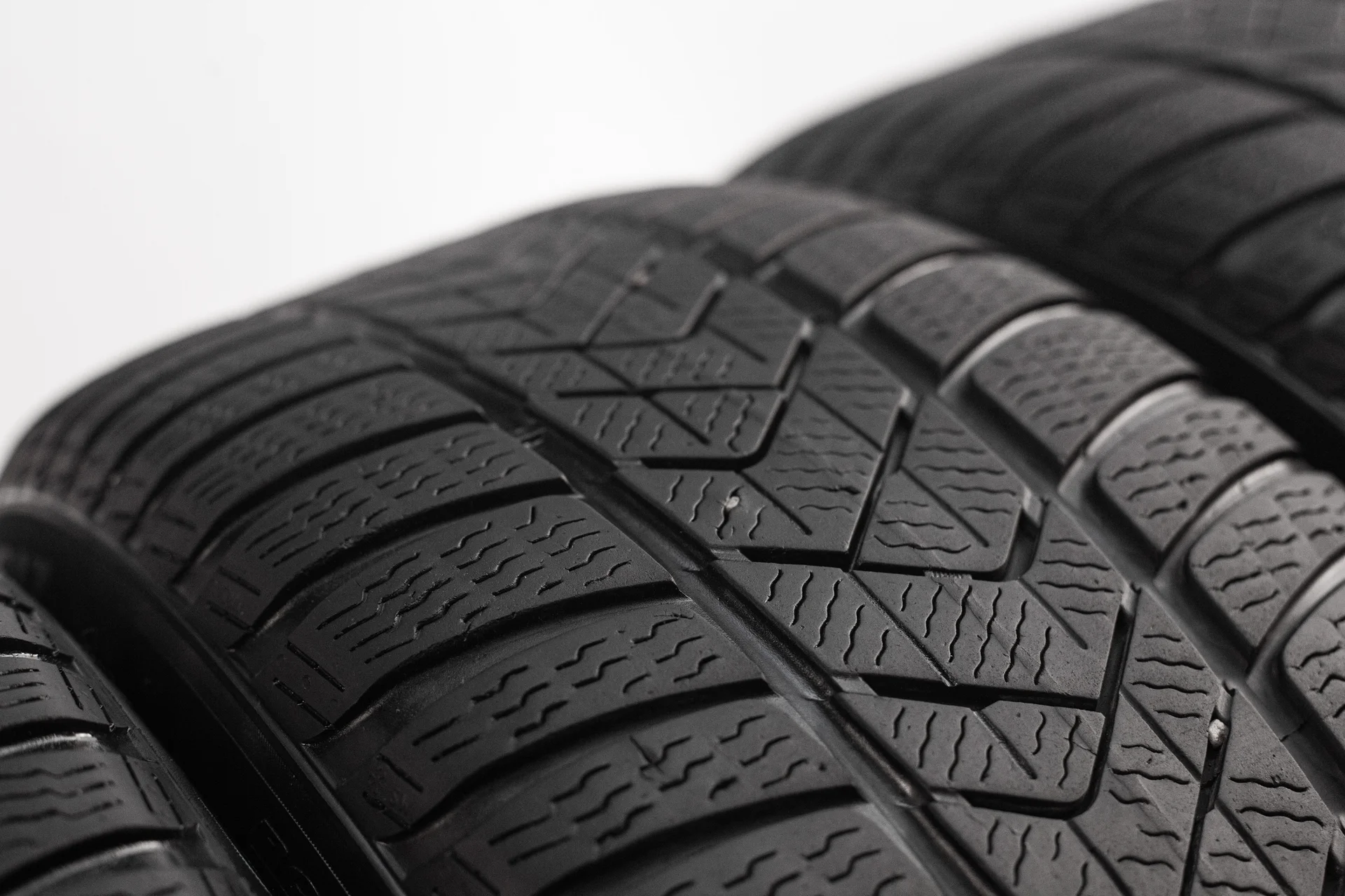 Pirelli Winter Sottozero III 225/50 R17 98H RF - миниатюра 3