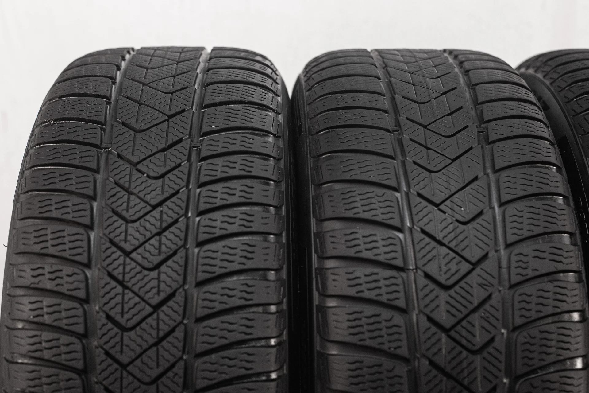 Pirelli Winter Sottozero III 225/50 R17 98H RF - миниатюра 5