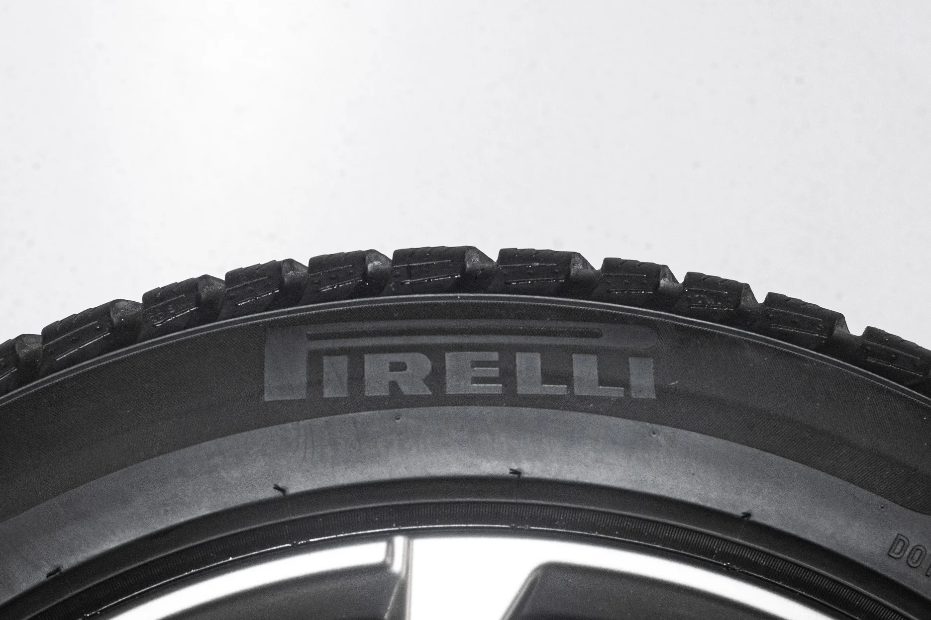 Pirelli Winter Sottozero III 225/50 R17 98H RF - миниатюра 6