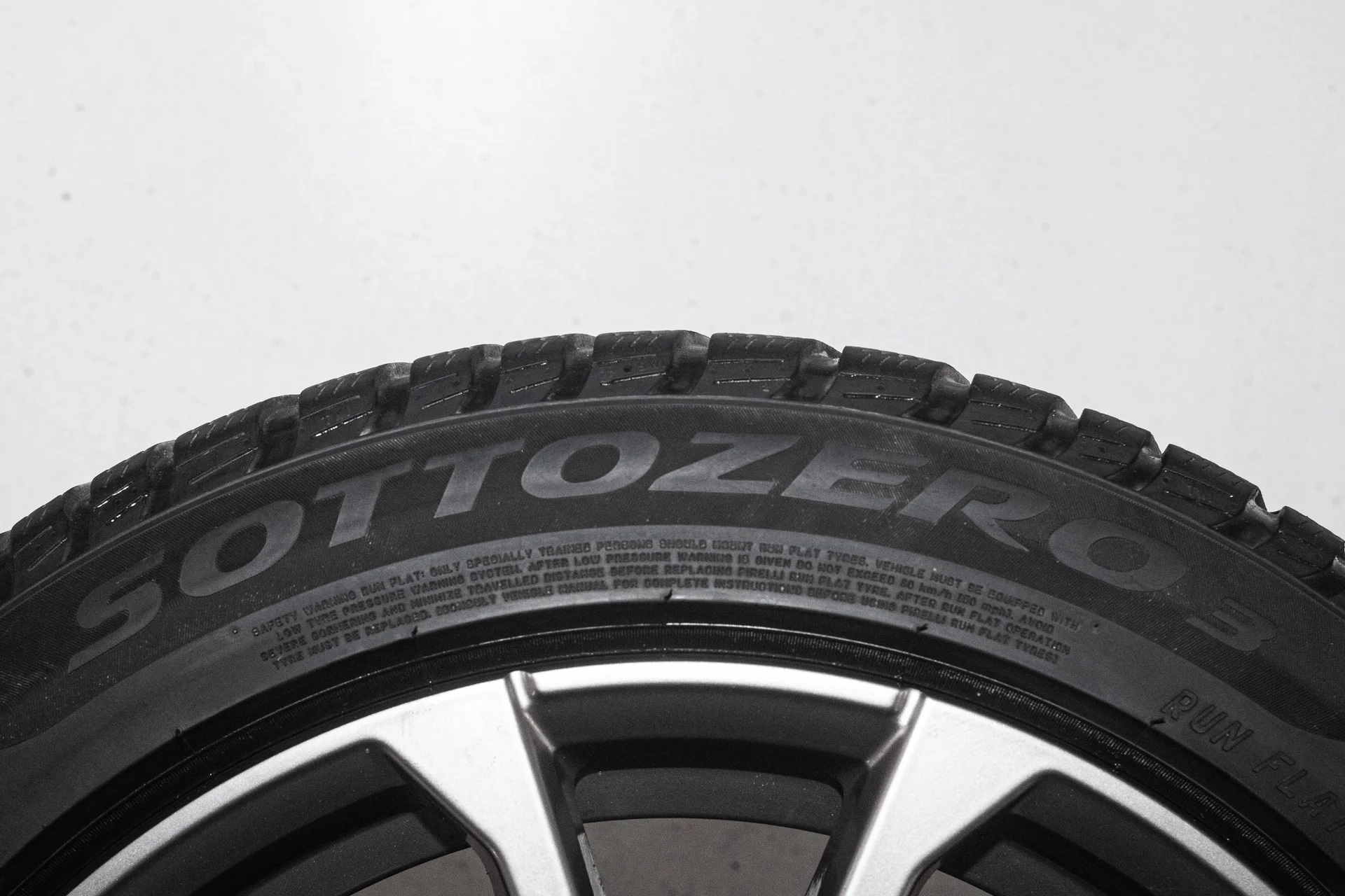 Pirelli Winter Sottozero III 225/50 R17 98H RF - миниатюра 7