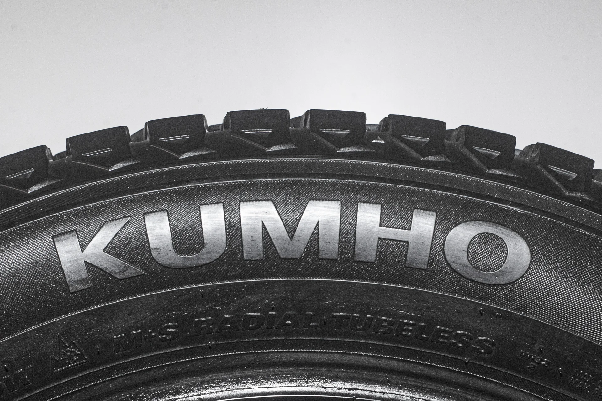 Kumho WinterCraft Wi32 Ice SUV 225/60 R18 104T - миниатюра 6