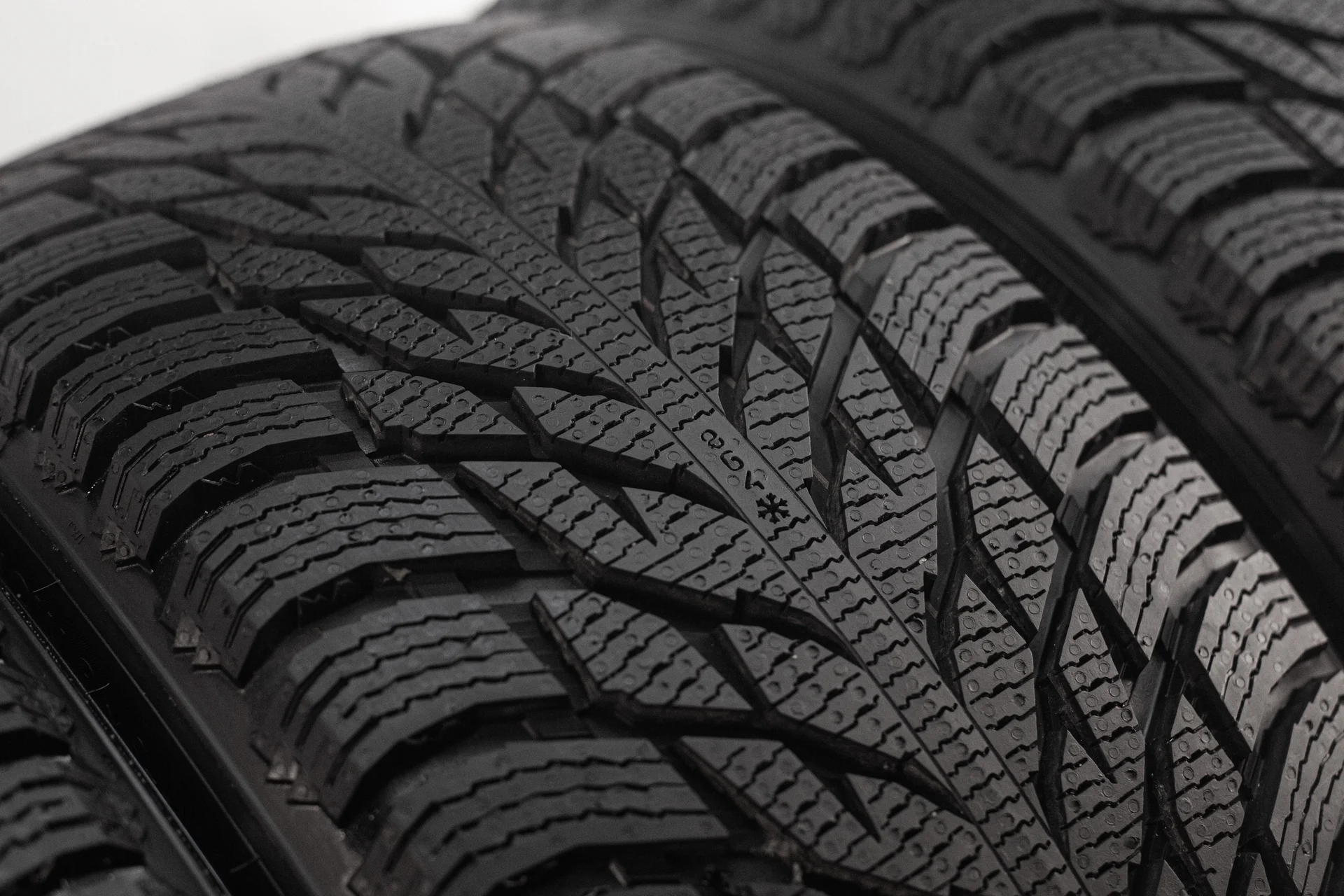 [3] Ikon Autograph Snow 3 SUV 245/45  103T - миниатюра 3