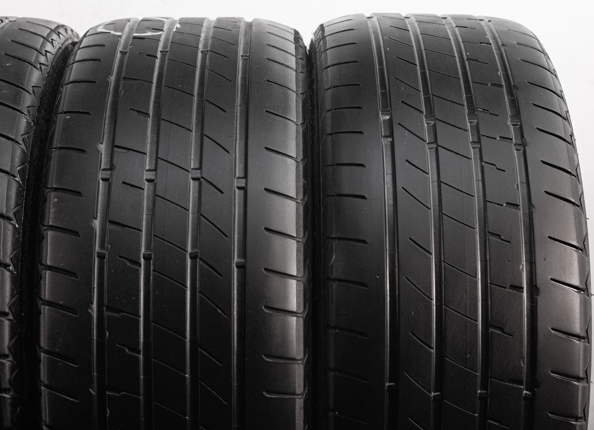 Lassa Driveways Sport+ 245/40 R19 98Y - миниатюра 4