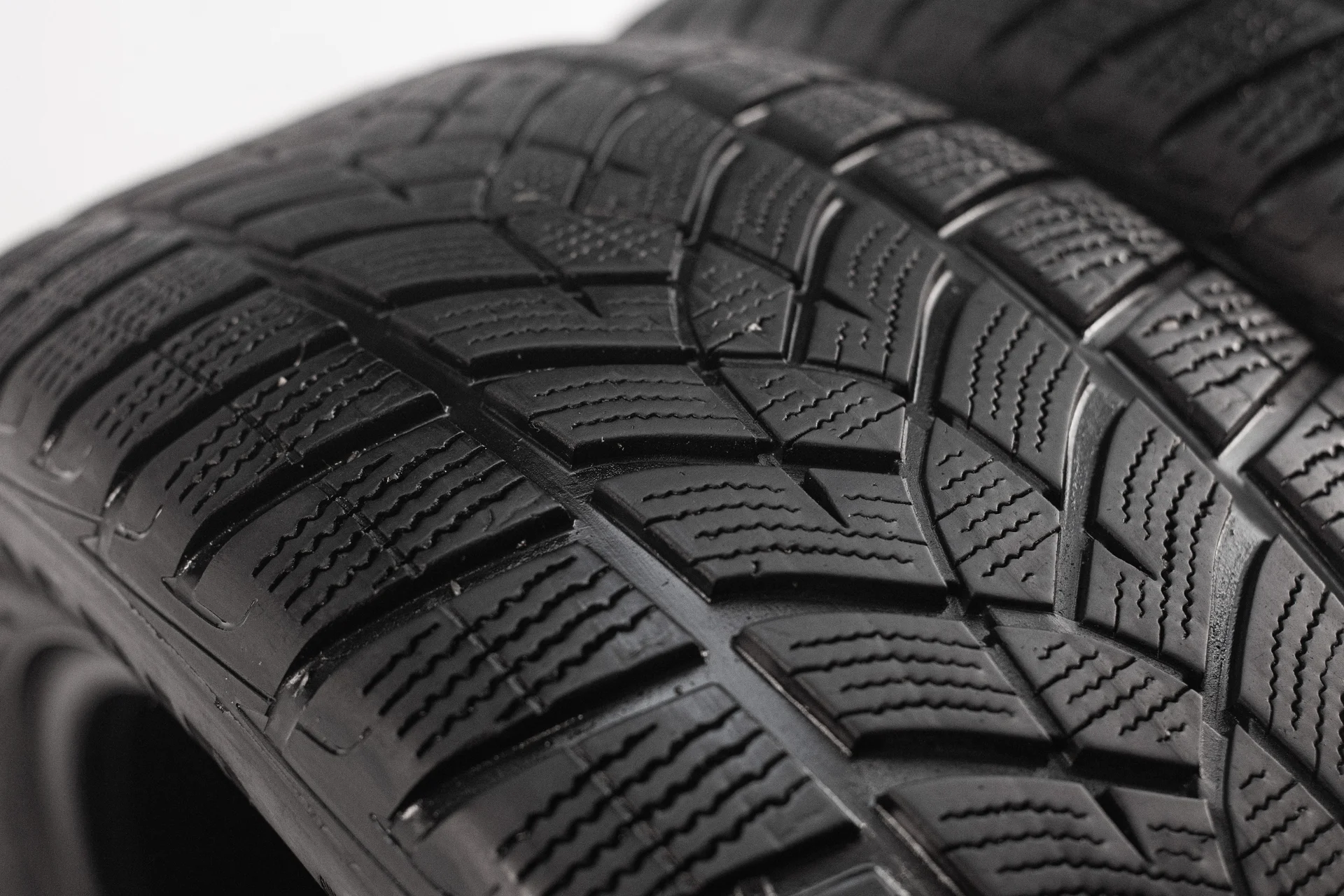 [2] Goodyear UltraGrip Ice SUV GEN-1 235/55 R19 105T - миниатюра 3