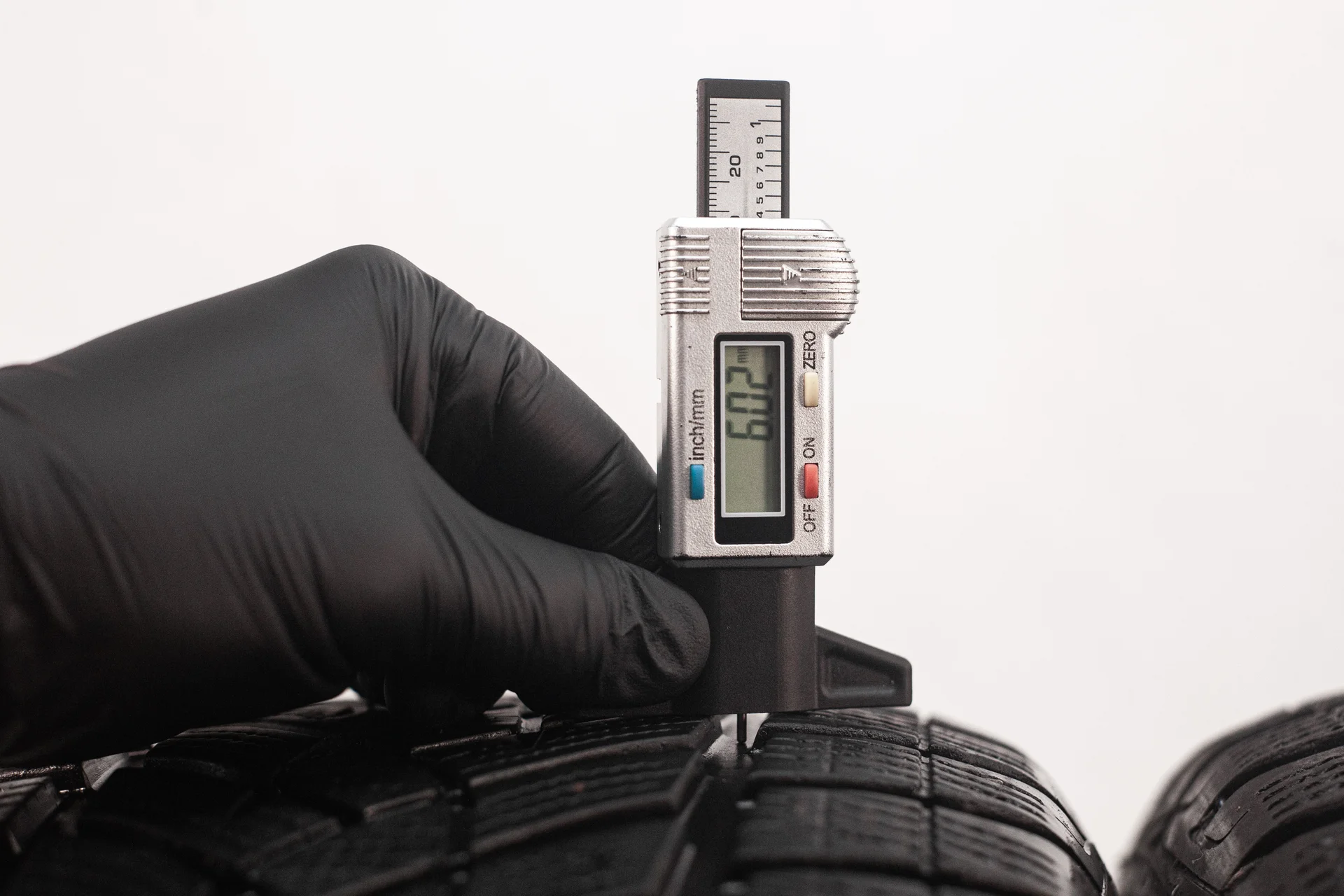 [2] Goodyear UltraGrip Ice SUV GEN-1 235/55 R19 105T - миниатюра 4