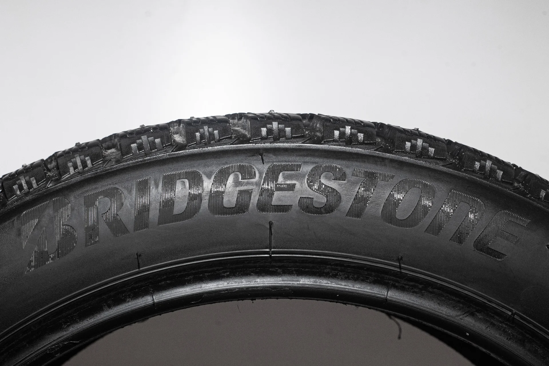 Bridgestone Ice Cruiser 7000S 205/50 R17 93T - миниатюра 6