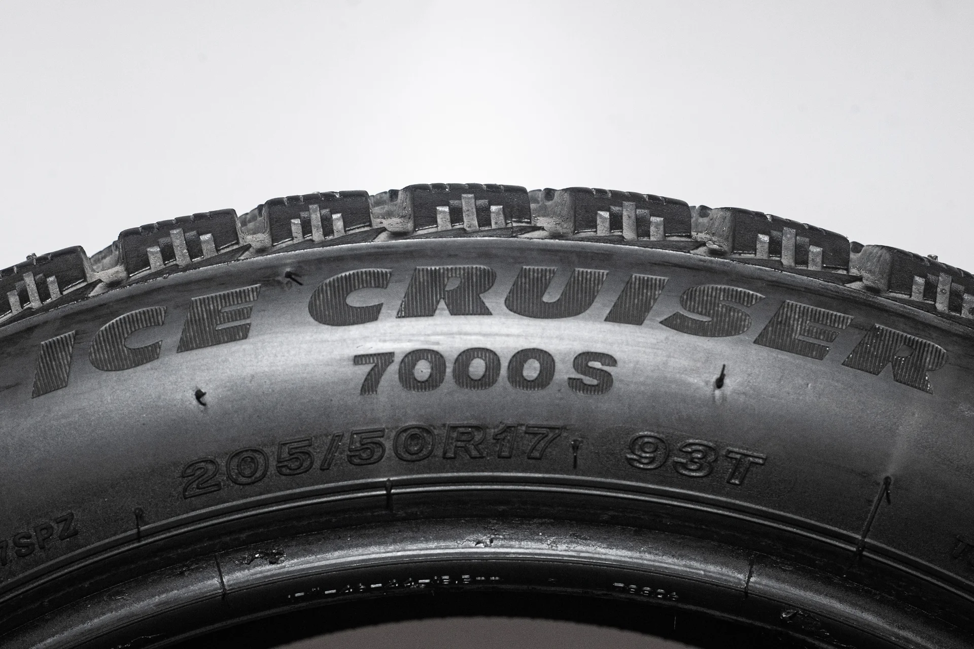 Bridgestone Ice Cruiser 7000S 205/50 R17 93T - миниатюра 7