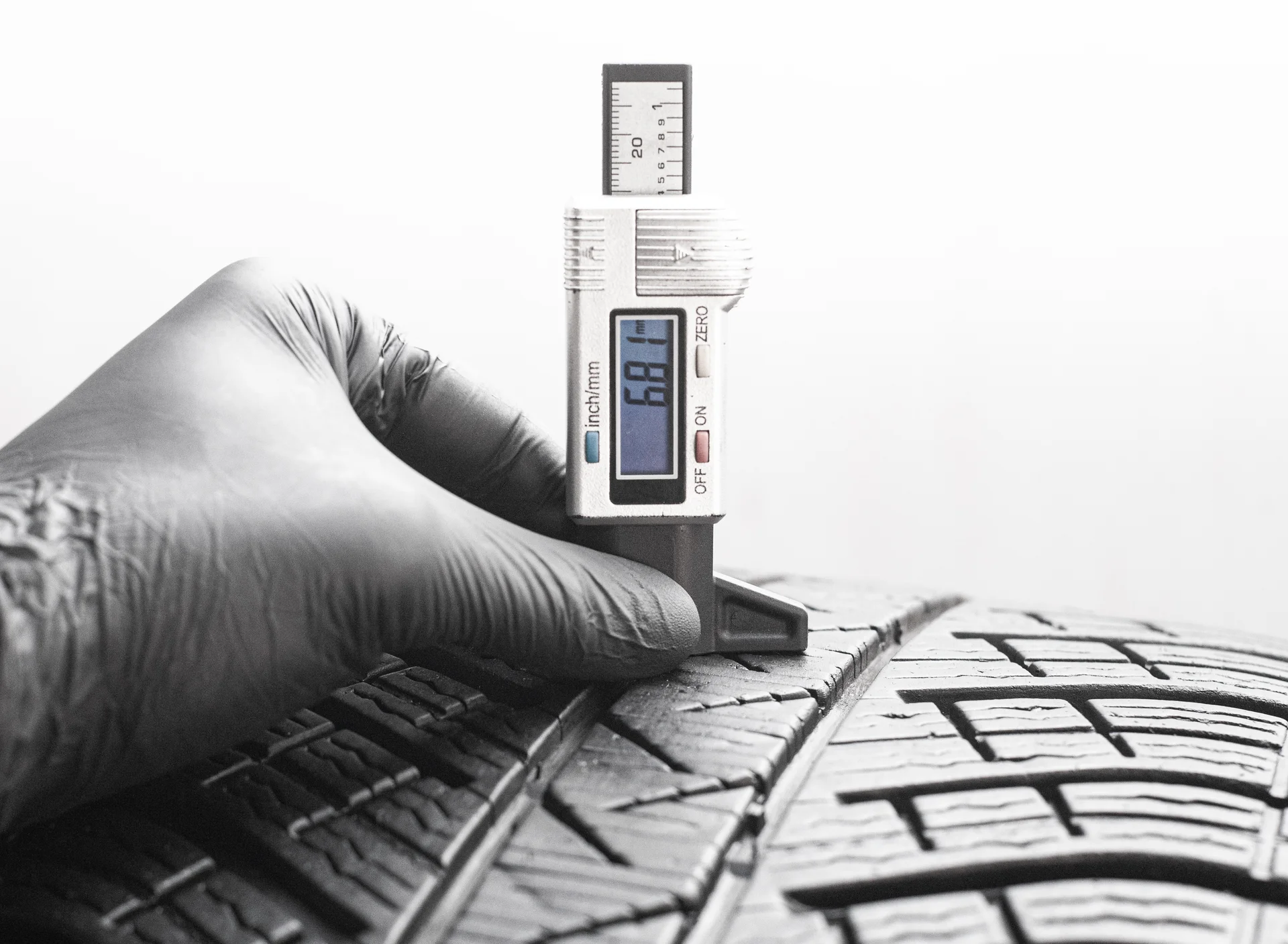 Michelin Pilot Alpin 5 SUV 275/40 R21 и 305/35 R21 109V - миниатюра 2