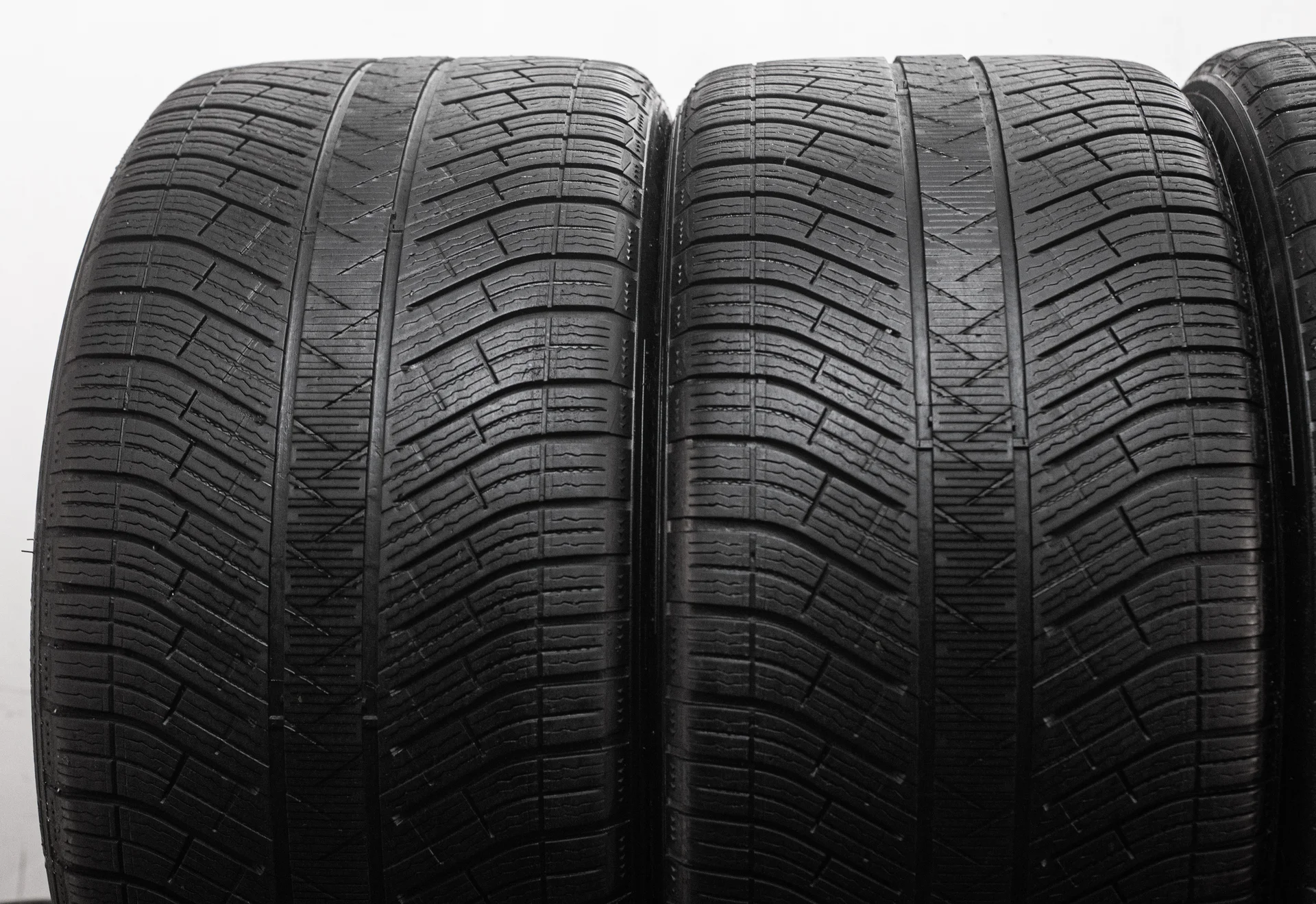 Michelin Pilot Alpin 5 SUV 275/40 R21 и 305/35 R21 109V - миниатюра 5