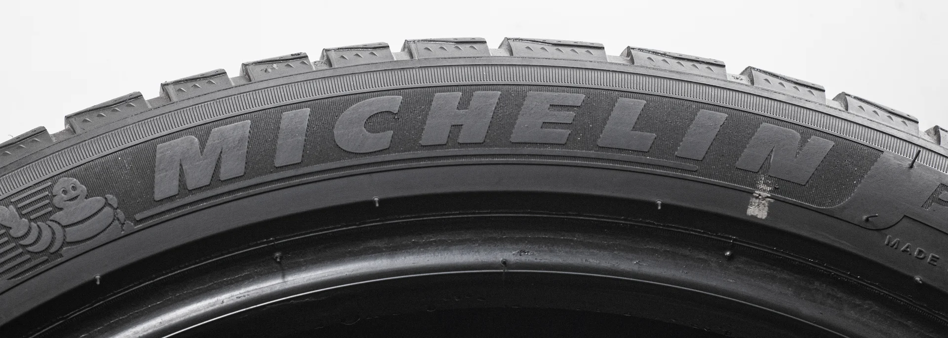 Michelin Pilot Alpin 5 SUV 275/40 R21 и 305/35 R21 109V - миниатюра 6
