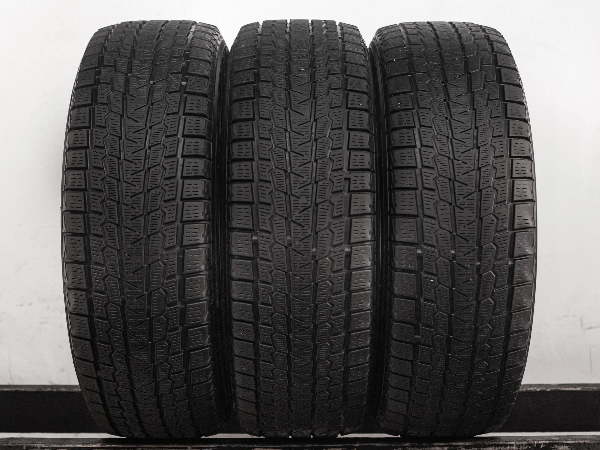 [3] Yokohama Ice Guard SUV G075 235/65 R18 106Q