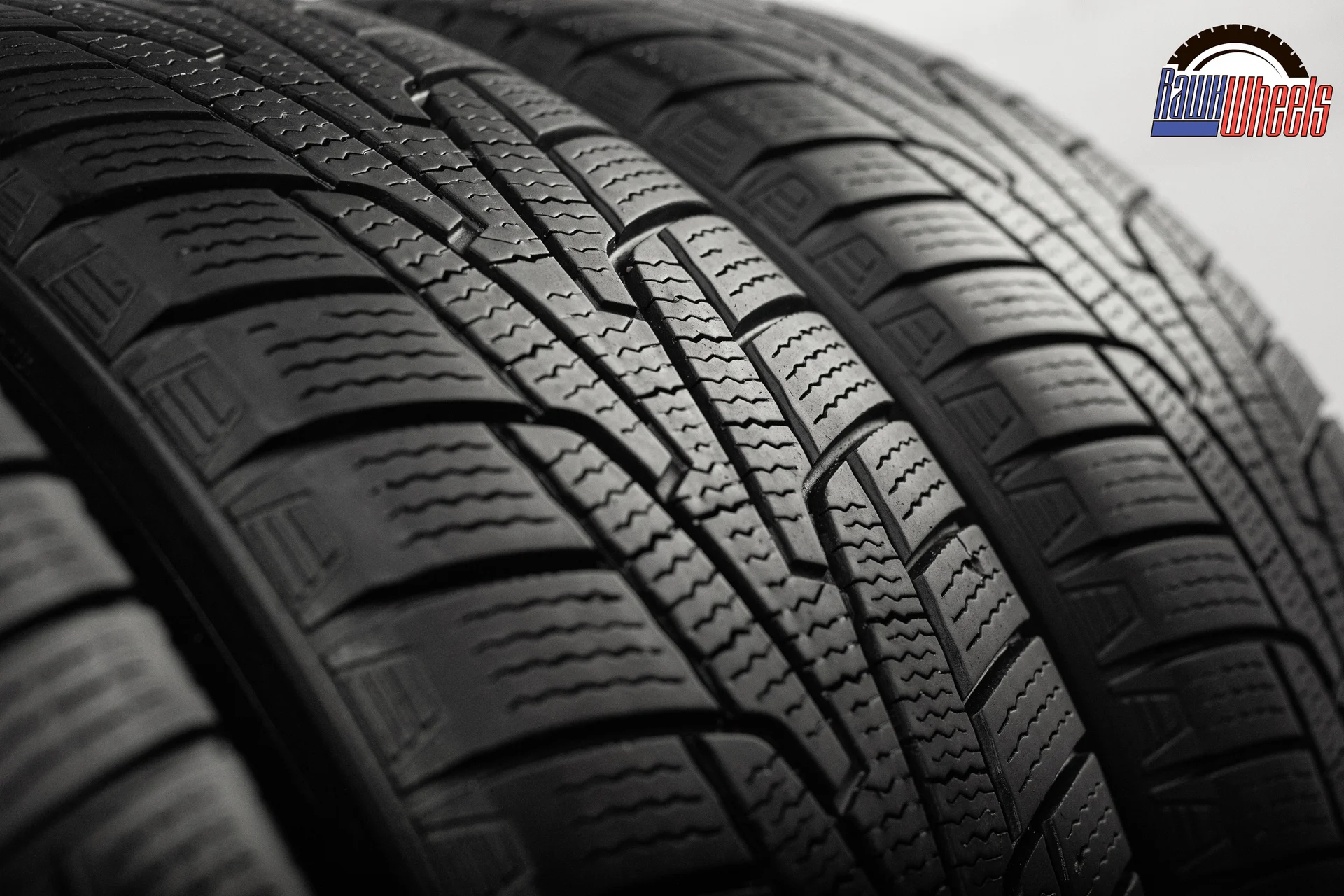 Kumho I'Zen KW31 235/60 R18 107R XL - миниатюра 3