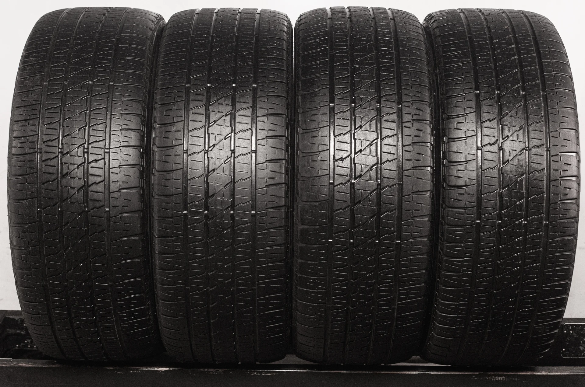 Bridgestone Dueler H/L Alenza 285/45 R22 110H - изображение 1
