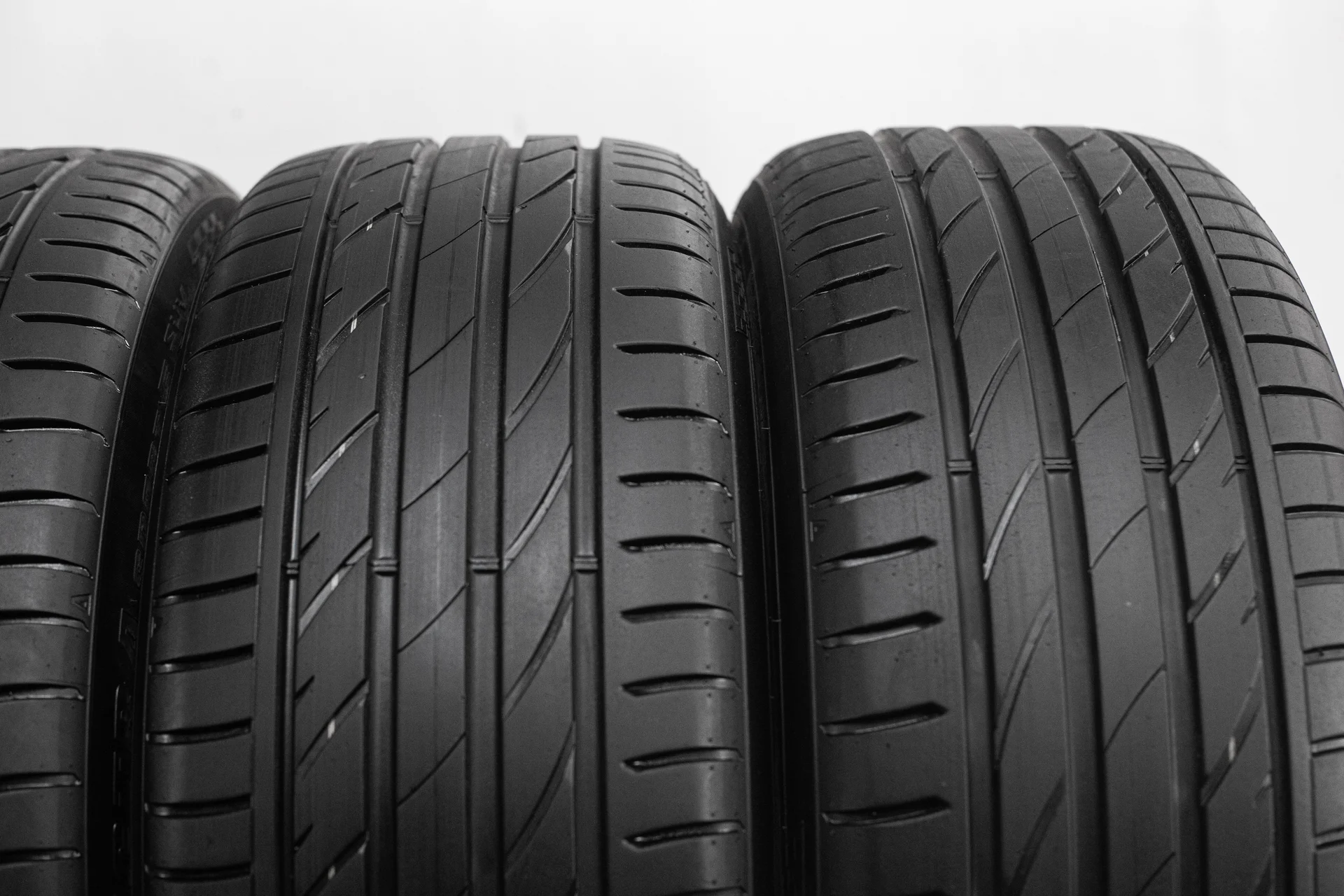 Maxxis Victra Sport VS-5 SUV 255/50 R20 109V - миниатюра 4