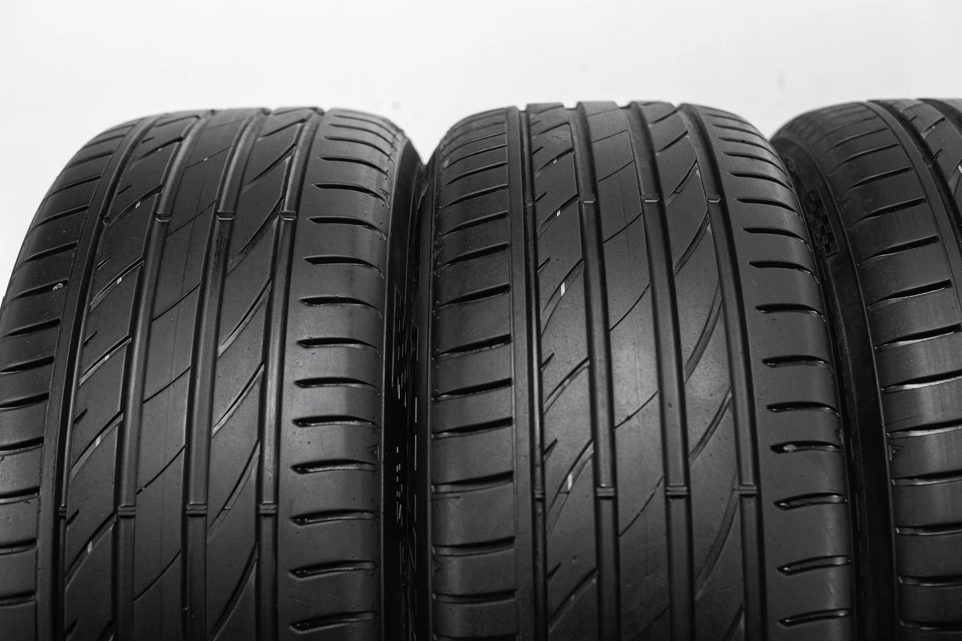 Maxxis Victra Sport VS-5 SUV 255/50 R20 109V - миниатюра 5