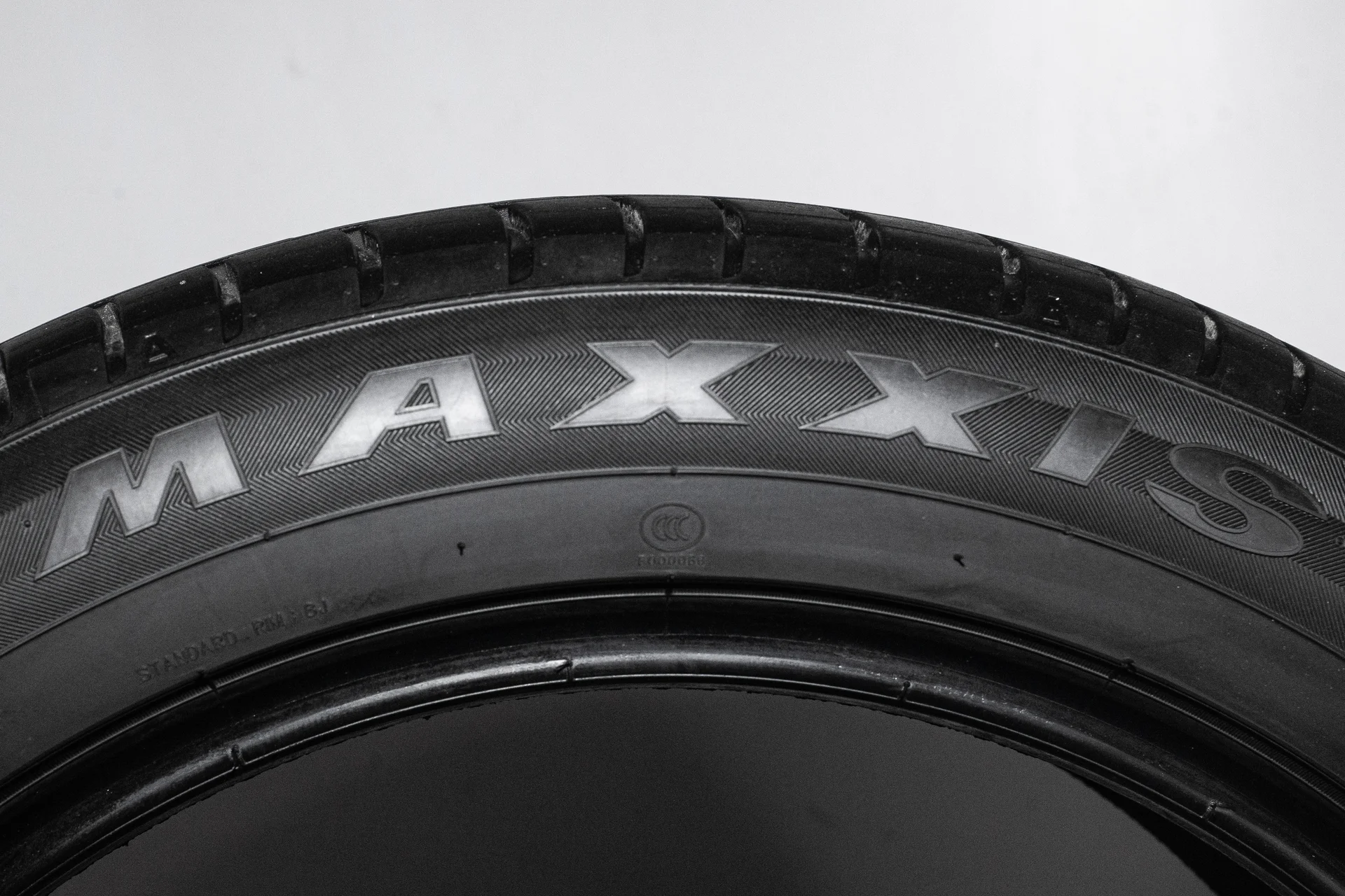 Maxxis Victra Sport VS-5 SUV 255/50 R20 109V - миниатюра 8