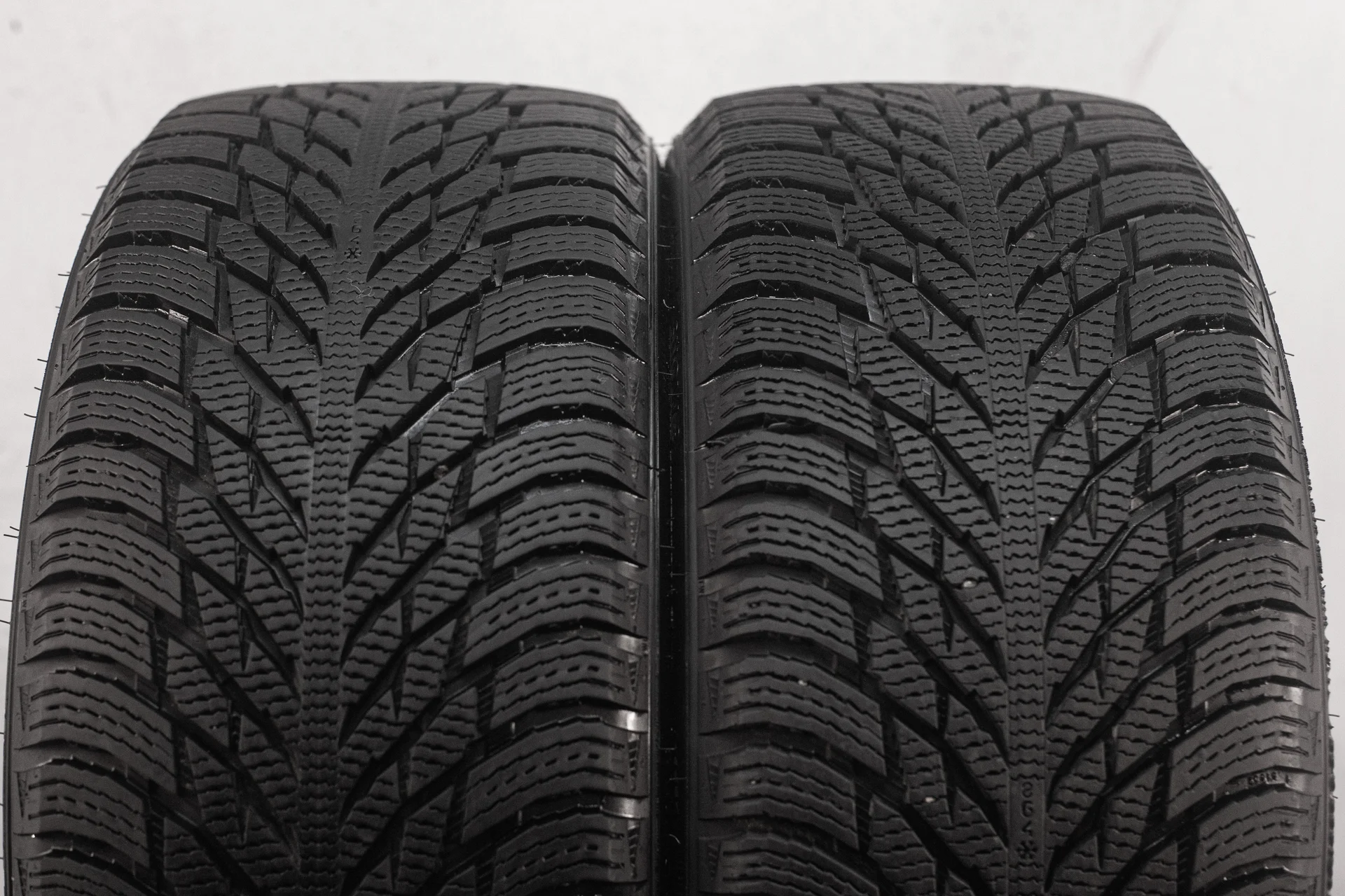 [2] Ikon Autograph Snow 3 245/40 R18 97T - миниатюра 2