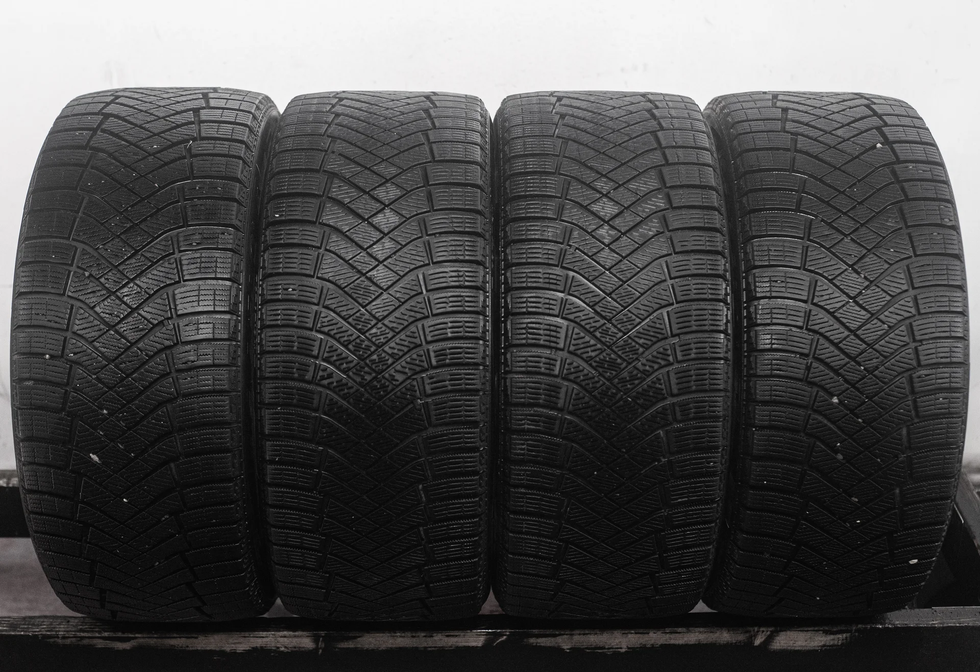 Pirelli Ice Zero FR 245/40 R18 97H XL - изображение 1