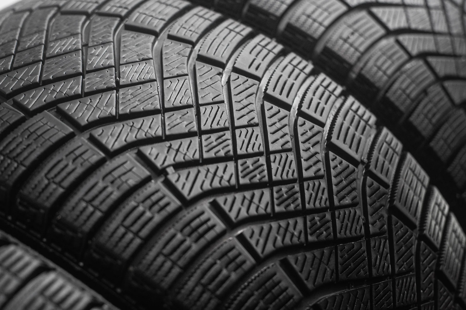 Pirelli Ice Zero FR 245/40 R18 97H XL - миниатюра 3