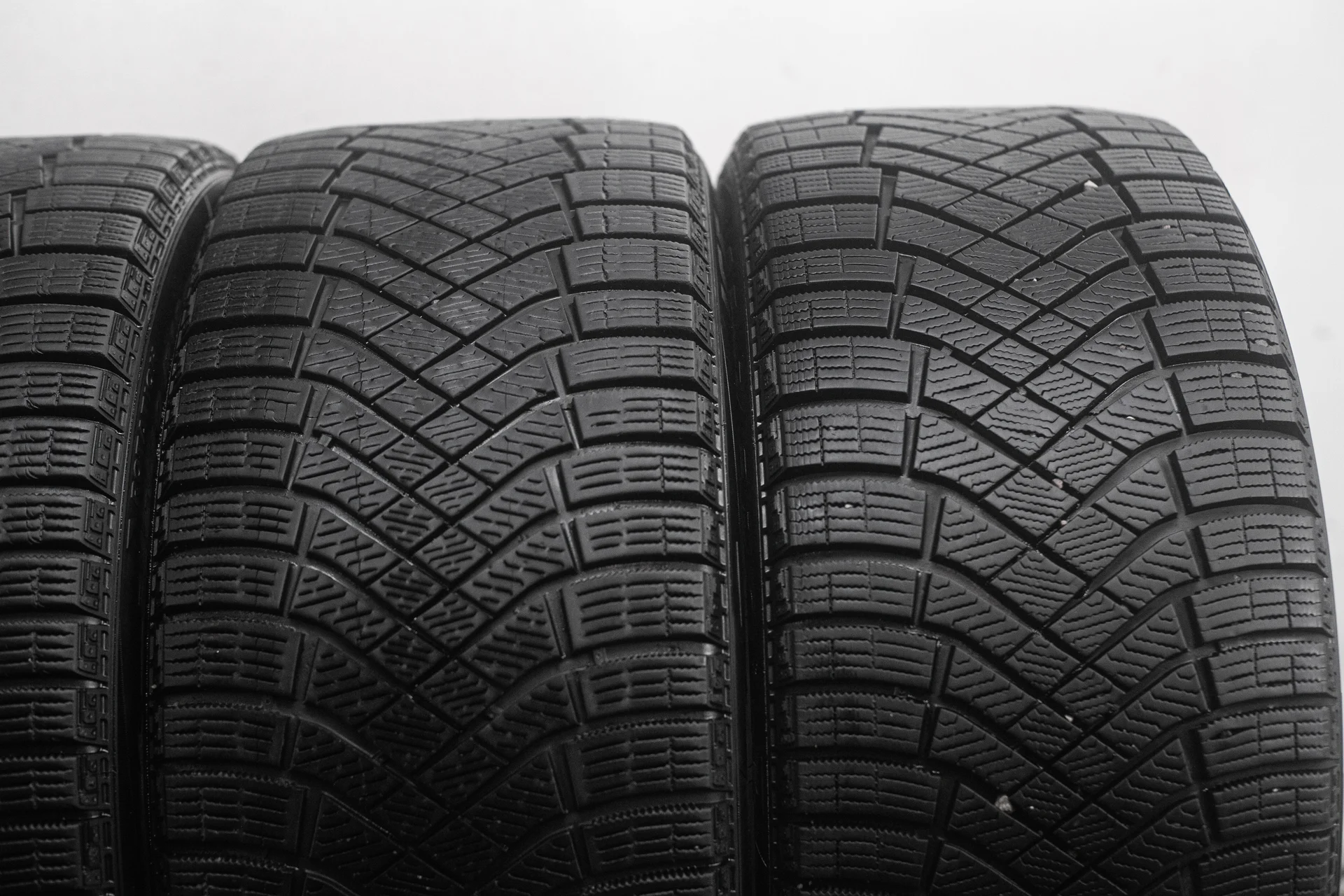 Pirelli Ice Zero FR 245/40 R18 97H XL - миниатюра 4