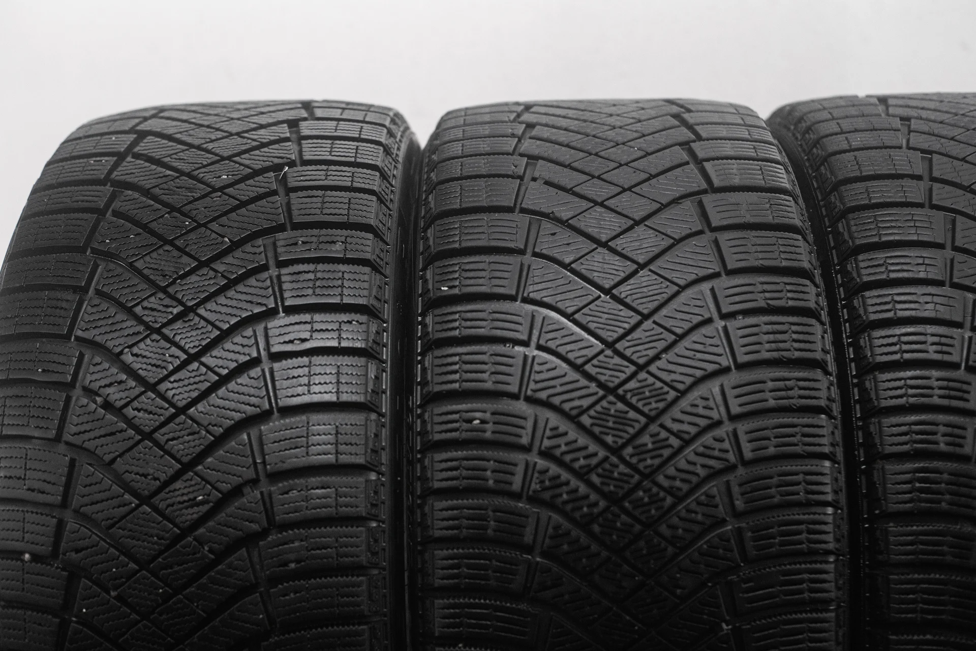 Pirelli Ice Zero FR 245/40 R18 97H XL - миниатюра 5