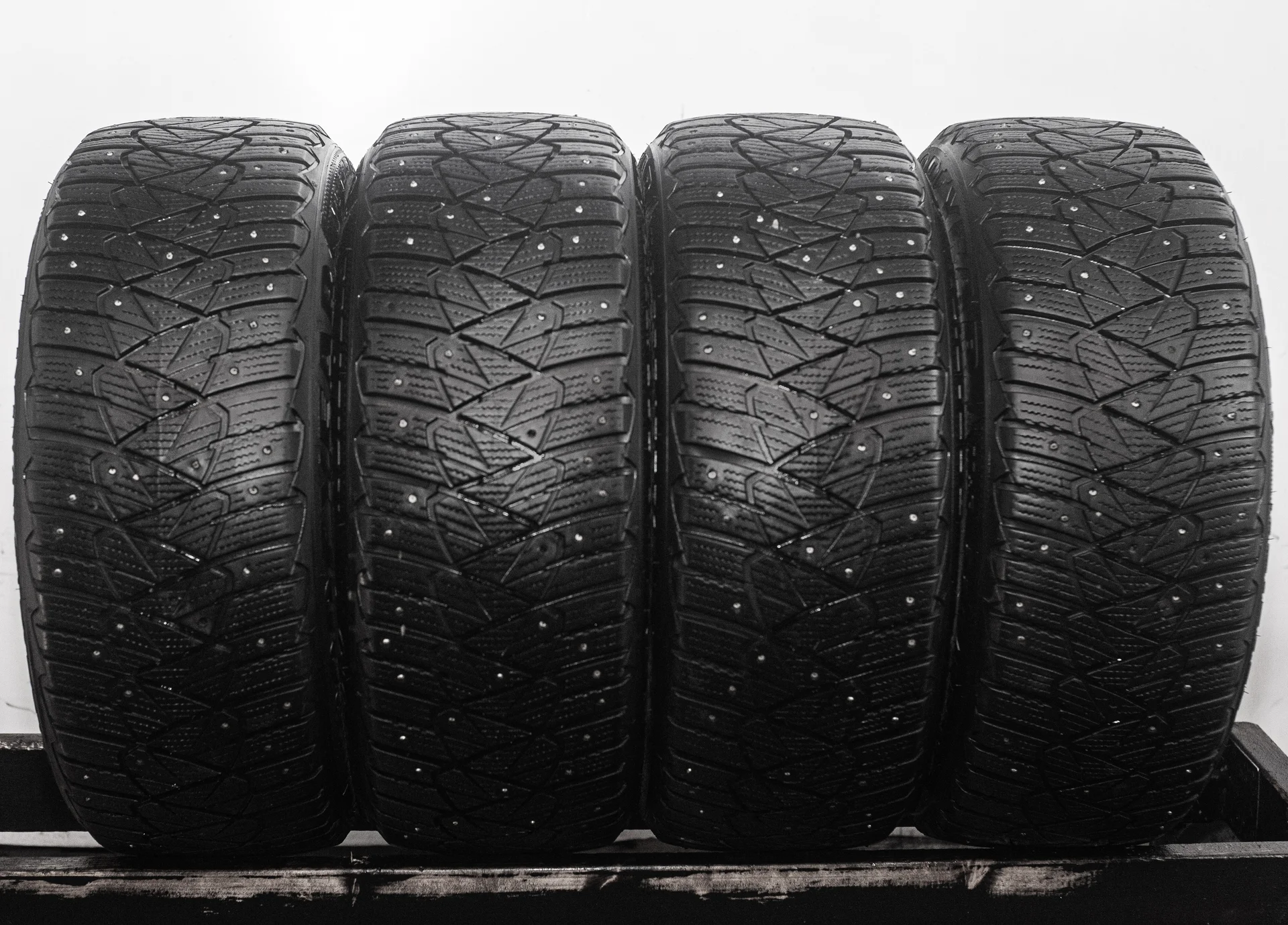 Goodyear UltraGrip 600 225/55 R17 101T XL - изображение 1