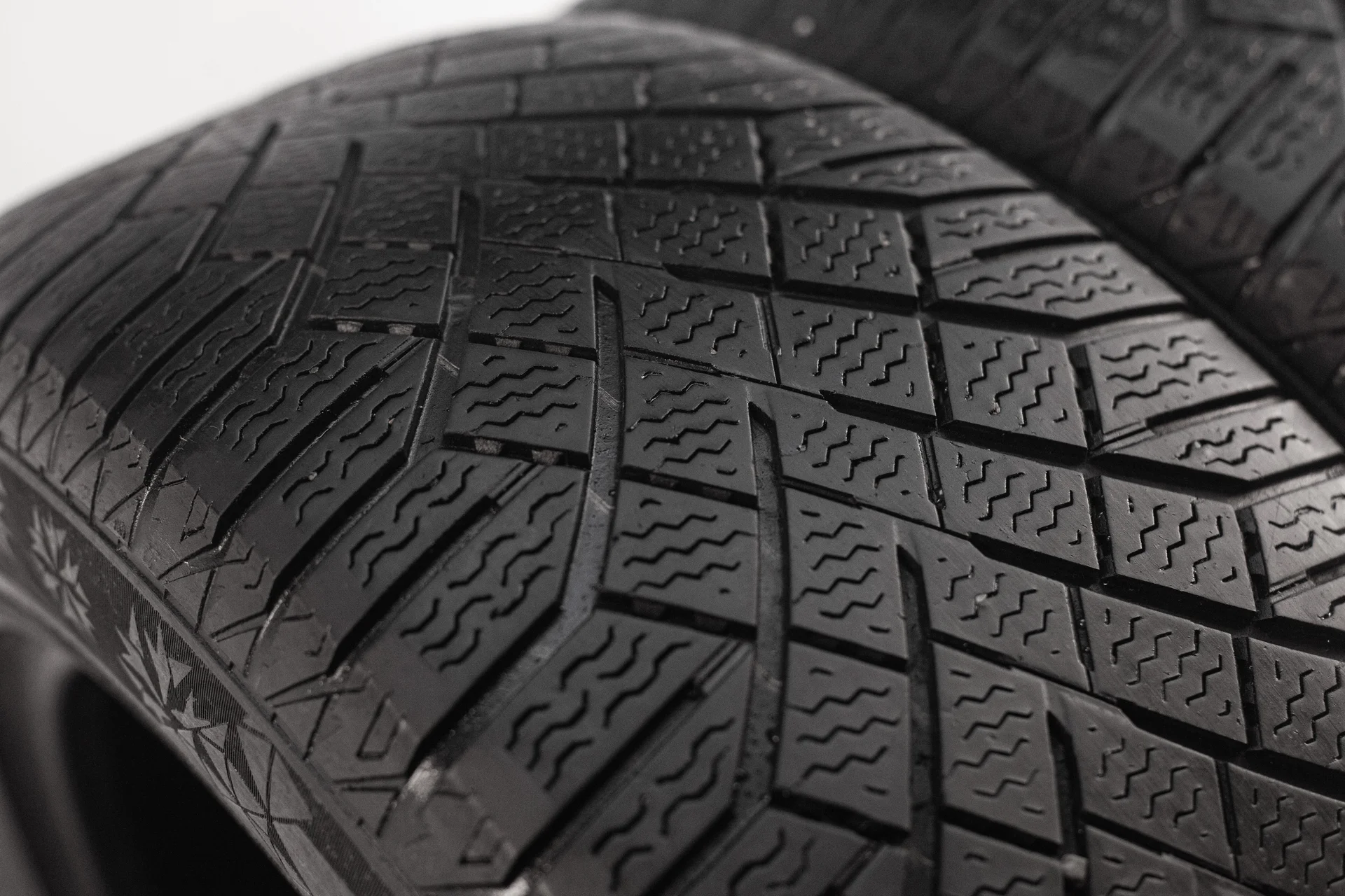 [2] Continental ContiVikingContact 7 235/60 R18 107T - миниатюра 3